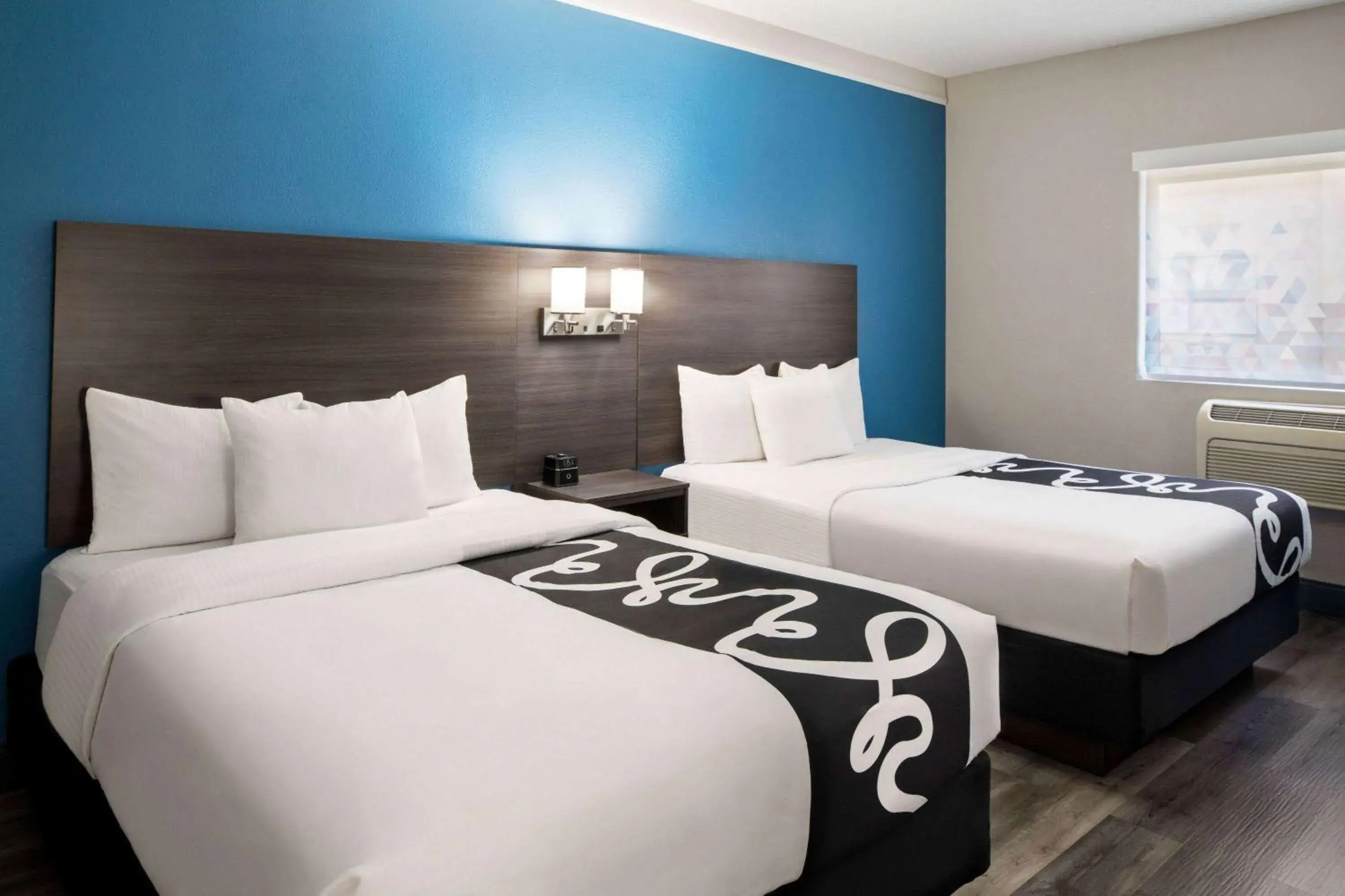 Deluxe Queen Room with Two Queen Beds - Non-Smoking in La Quinta by Wyndham Round Rock North Deluxe Queen Room with Two Queen Beds - Non-Smoking in La Quinta by Wyndham Round Rock North