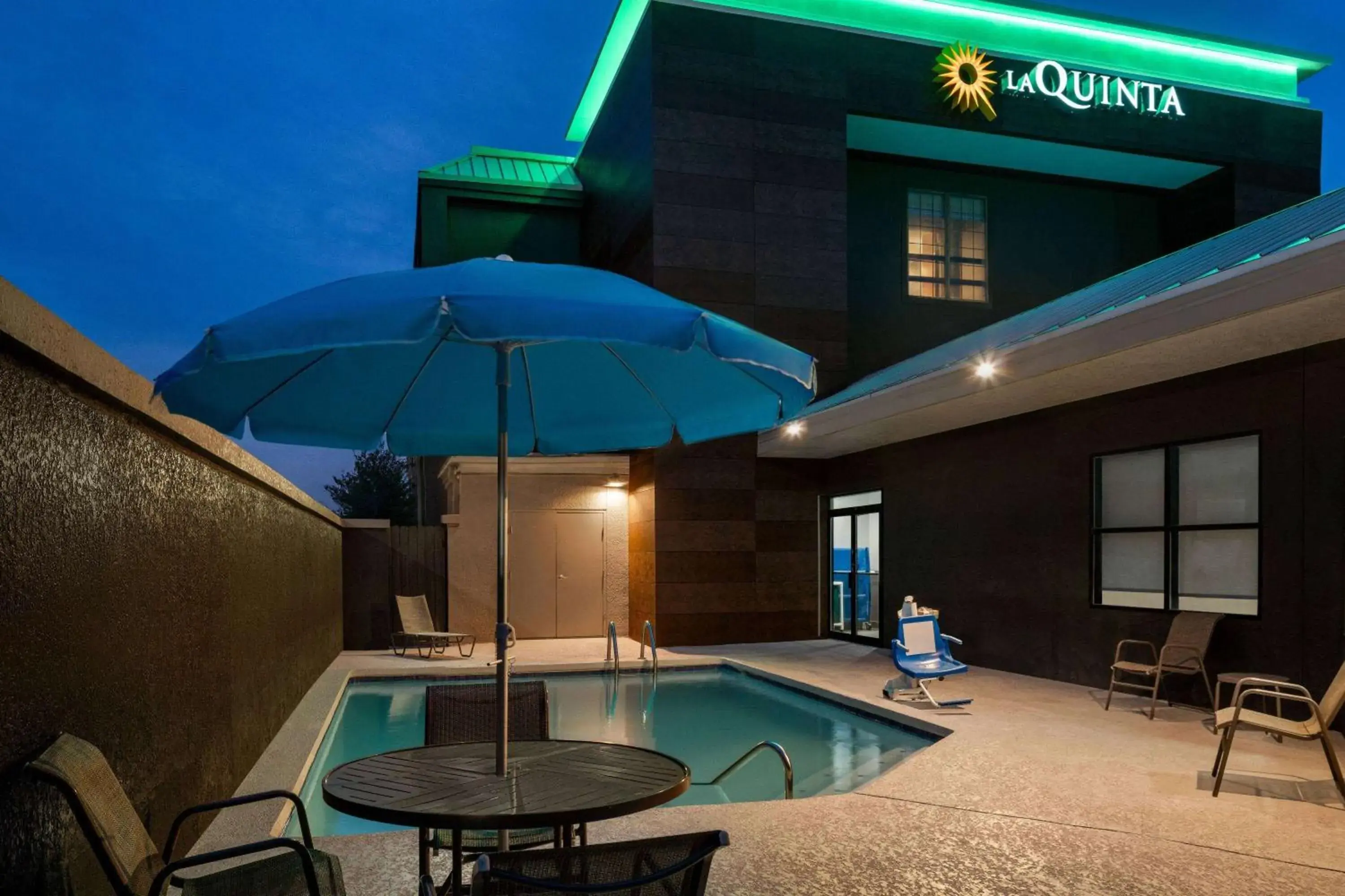 Swimming pool in La Quinta by Wyndham Round Rock North Swimming pool in La Quinta by Wyndham Round Rock North
