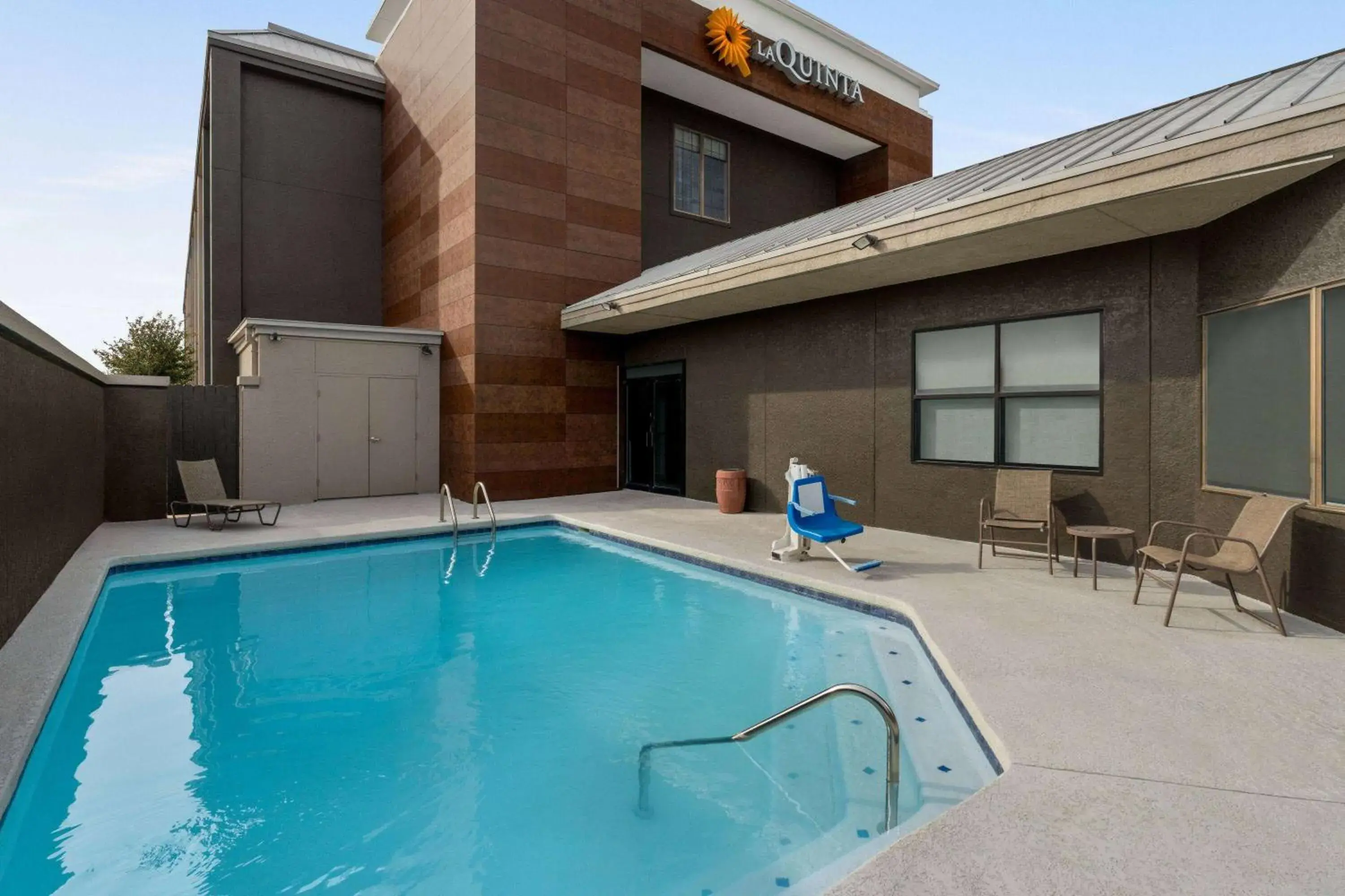 Swimming pool in La Quinta by Wyndham Round Rock North Swimming pool in La Quinta by Wyndham Round Rock North