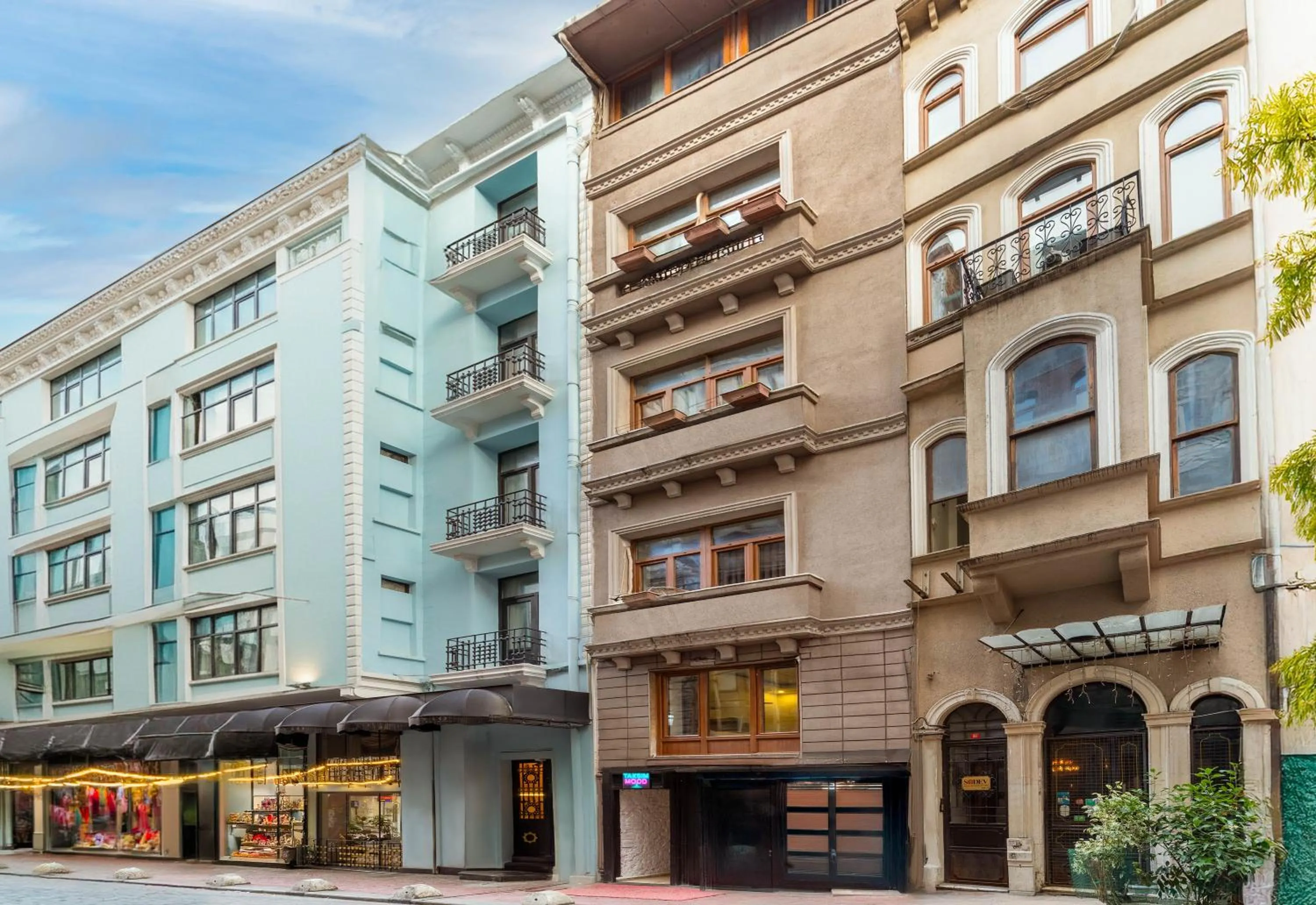 Property building in Taksim Mood