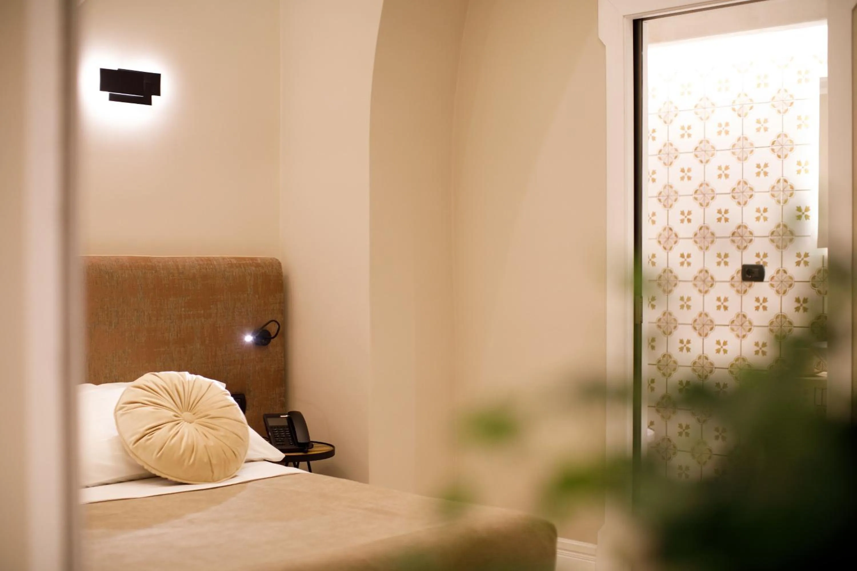 Photo of the whole room, Bed in MelRose Napoli