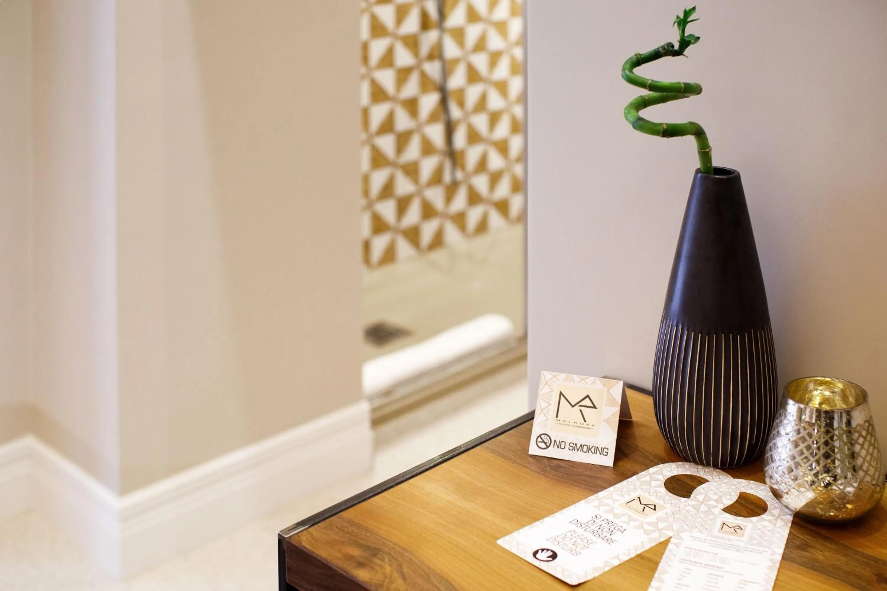 Decorative detail in MelRose Napoli