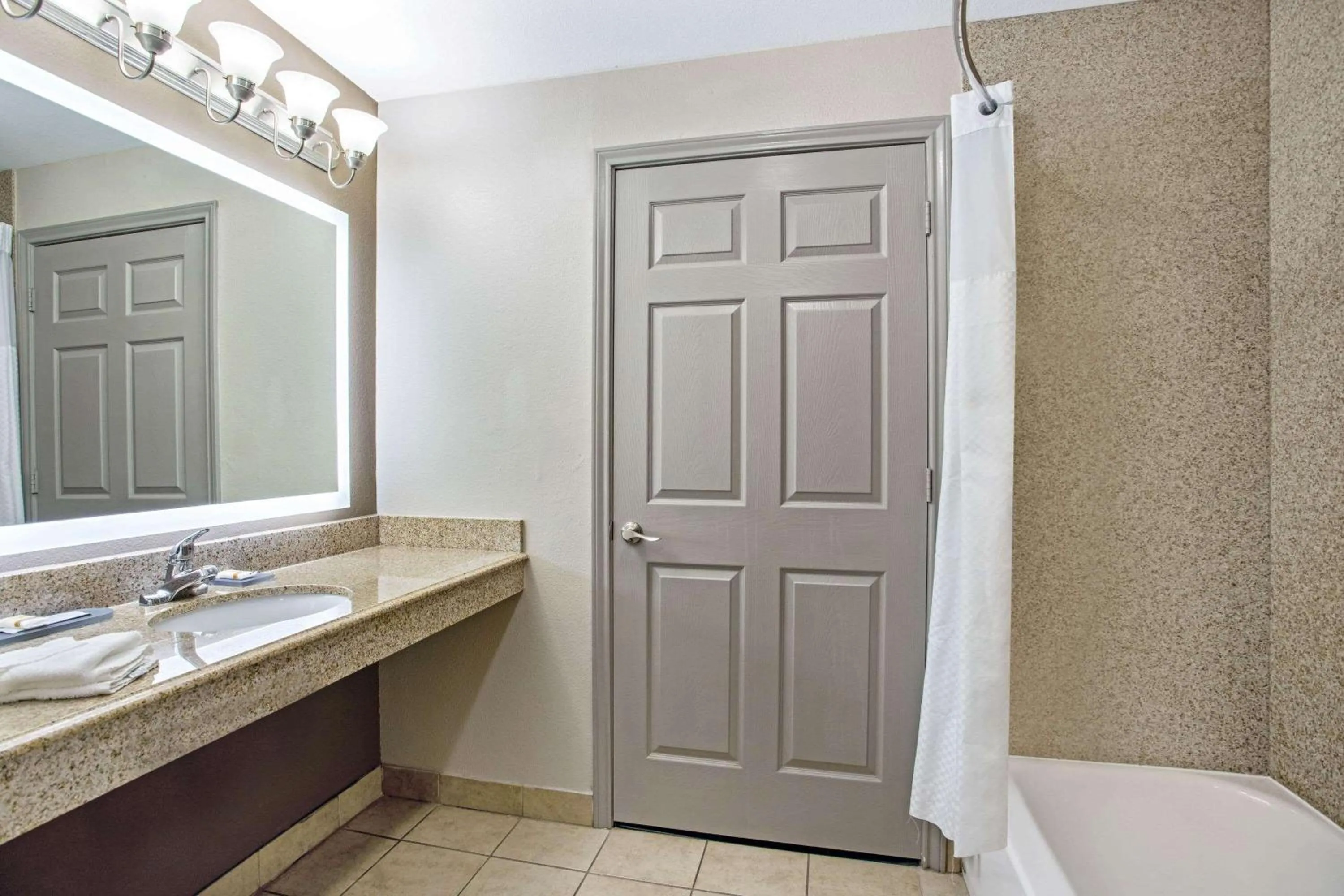 Bathroom in La Quinta by Wyndham Fairfield TX