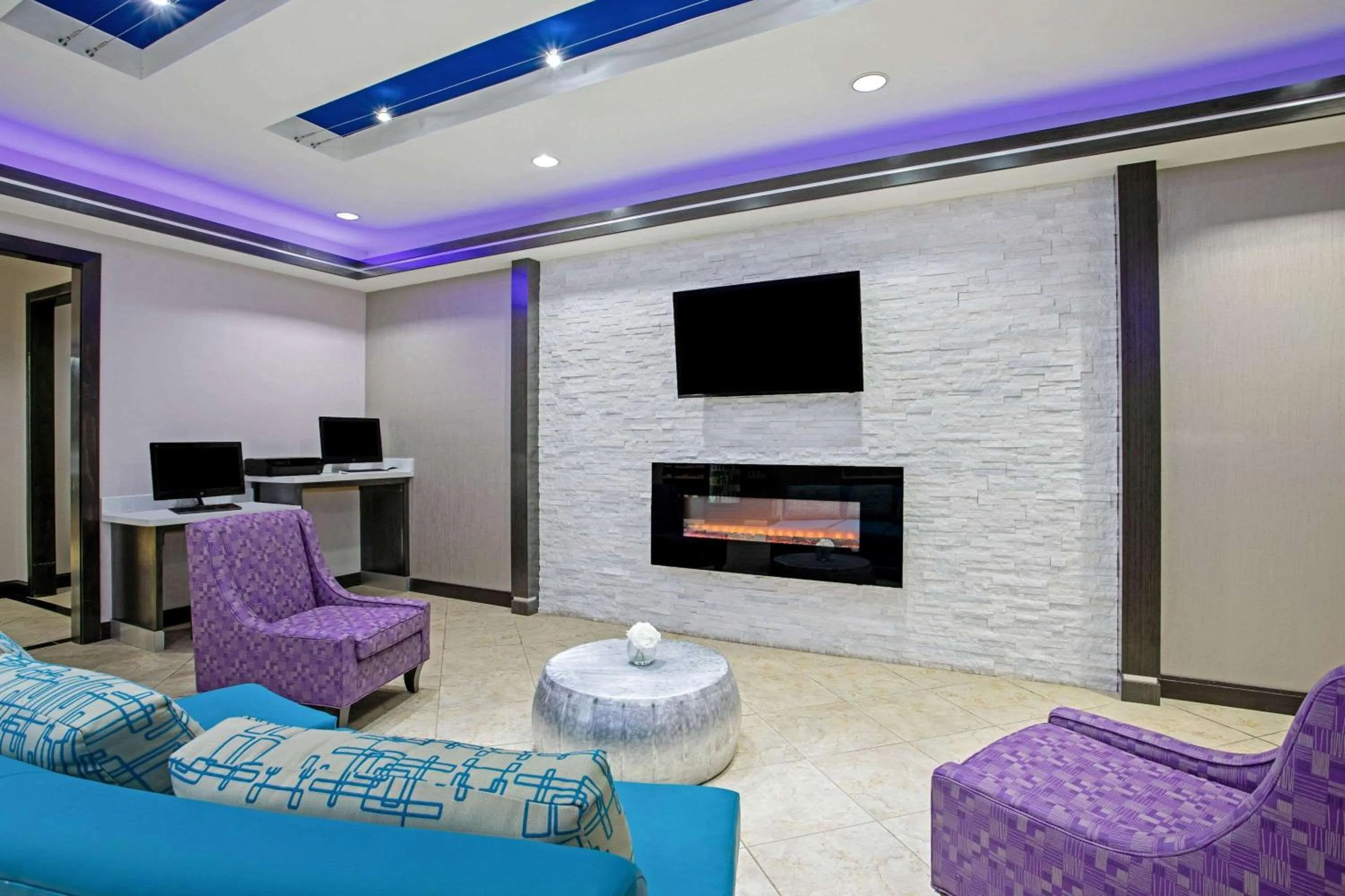 Lobby or reception in La Quinta by Wyndham Fairfield TX