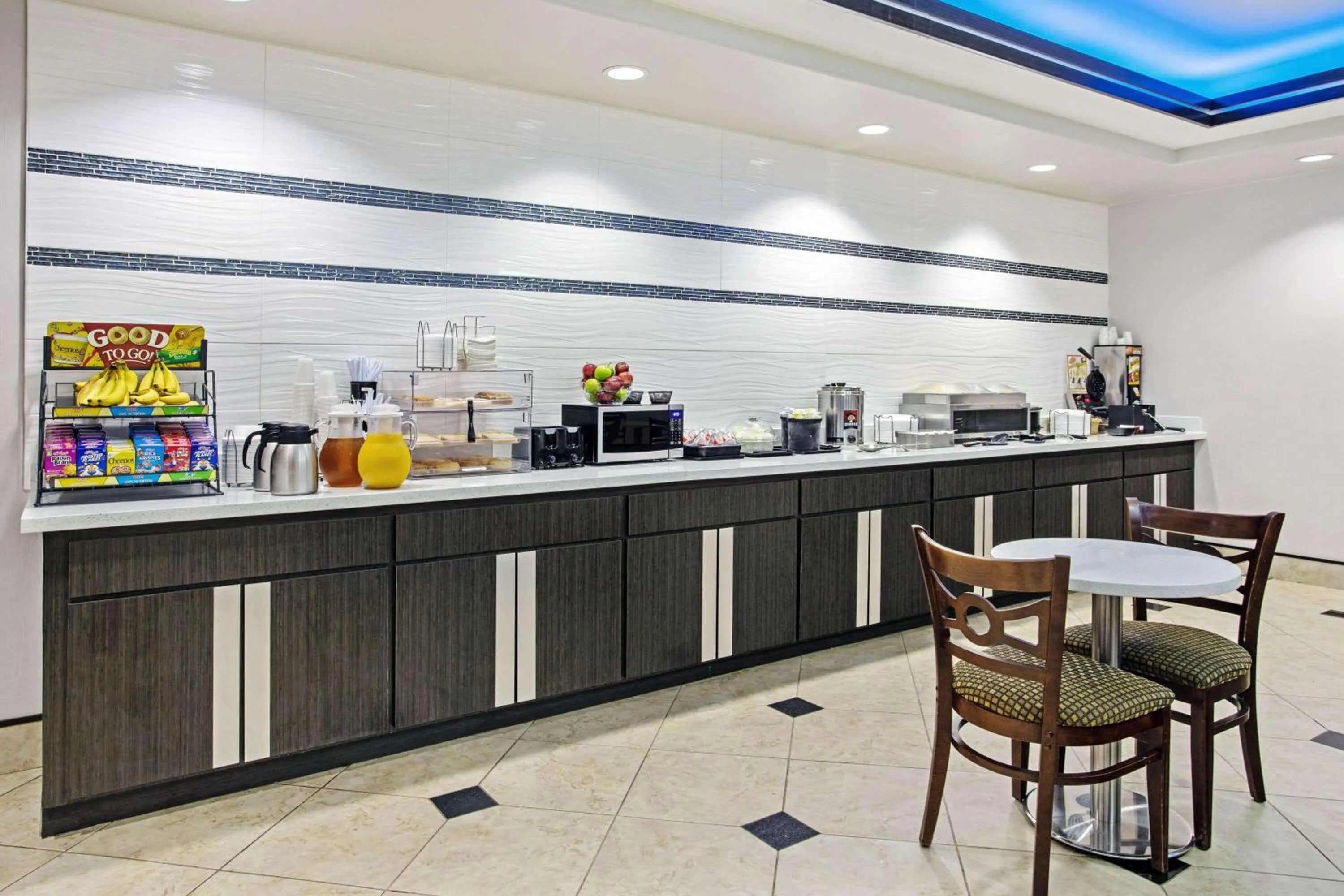 Restaurant/places to eat in La Quinta by Wyndham Fairfield TX