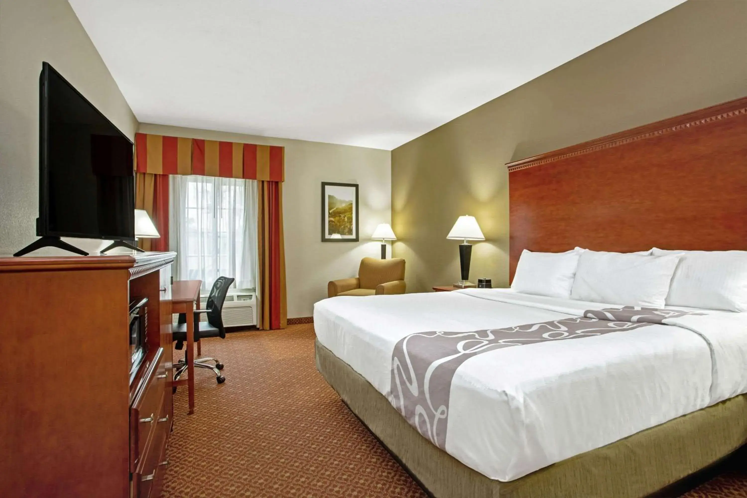 Photo of the whole room, Bed in La Quinta by Wyndham Fairfield TX Photo of the whole room, Bed in La Quinta by Wyndham Fairfield TX