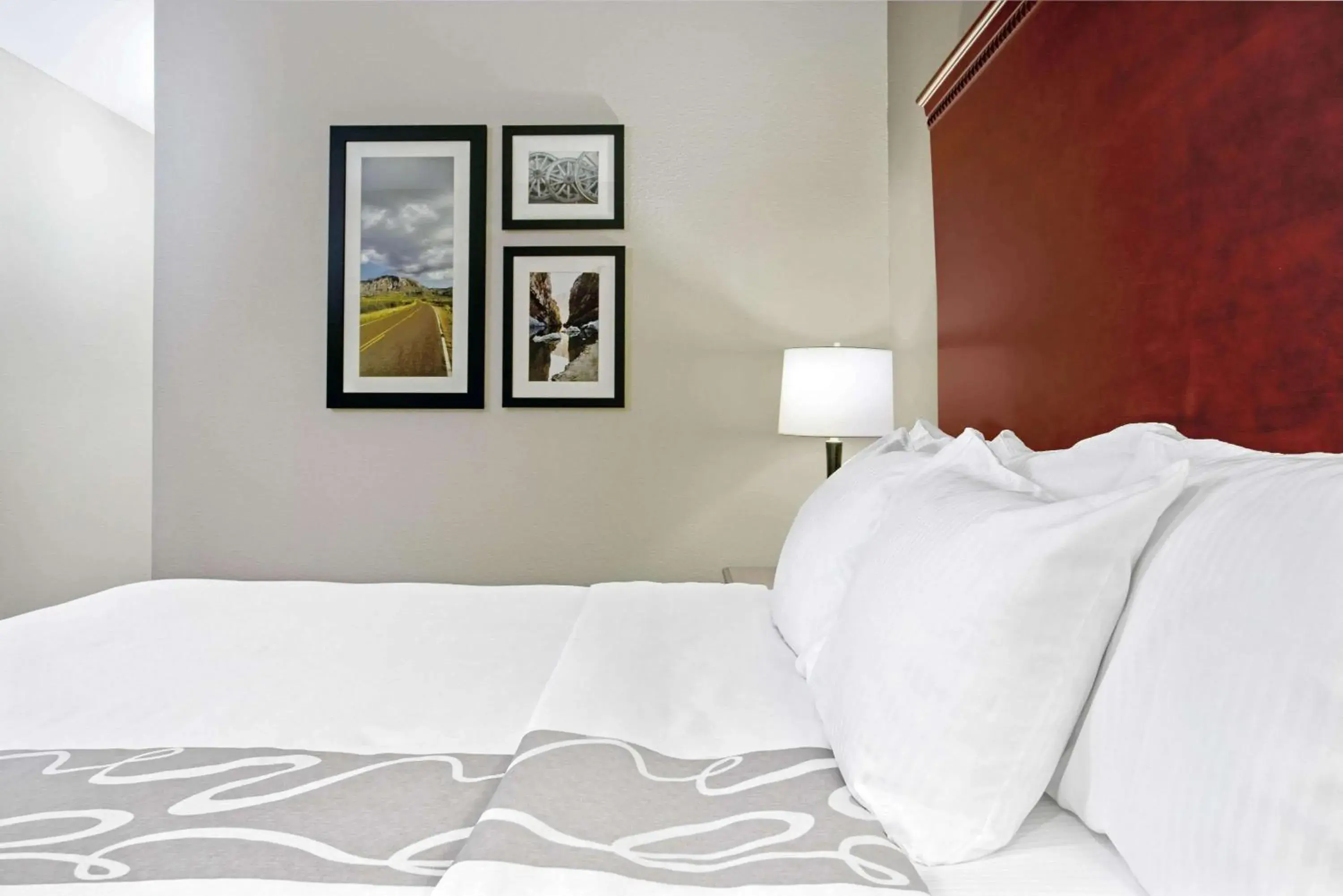 Photo of the whole room, Bed in La Quinta by Wyndham Fairfield TX Photo of the whole room, Bed in La Quinta by Wyndham Fairfield TX