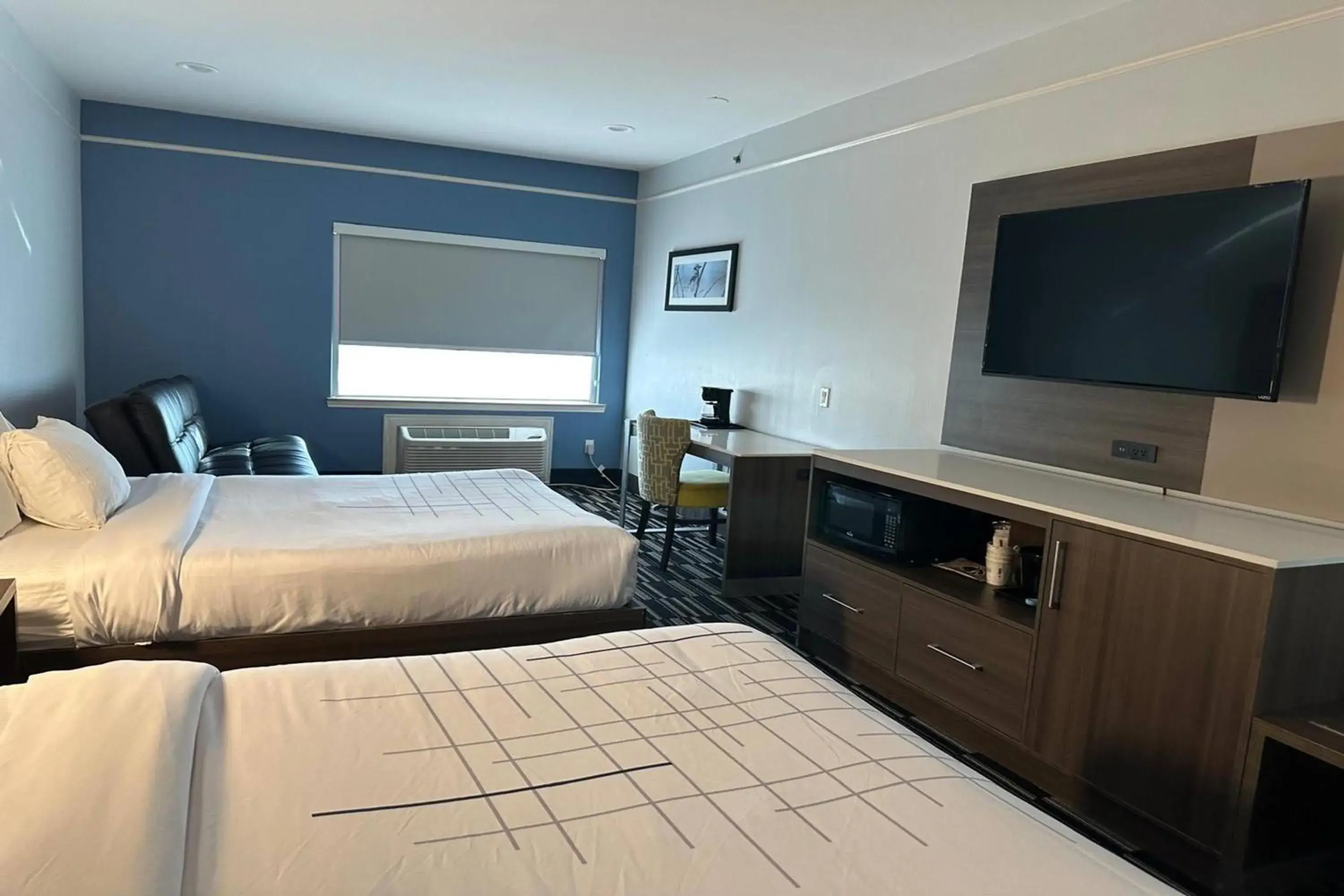 Photo of the whole room, Bed in La Quinta by Wyndham Alamo-McAllen East Photo of the whole room, Bed in La Quinta by Wyndham Alamo-McAllen East