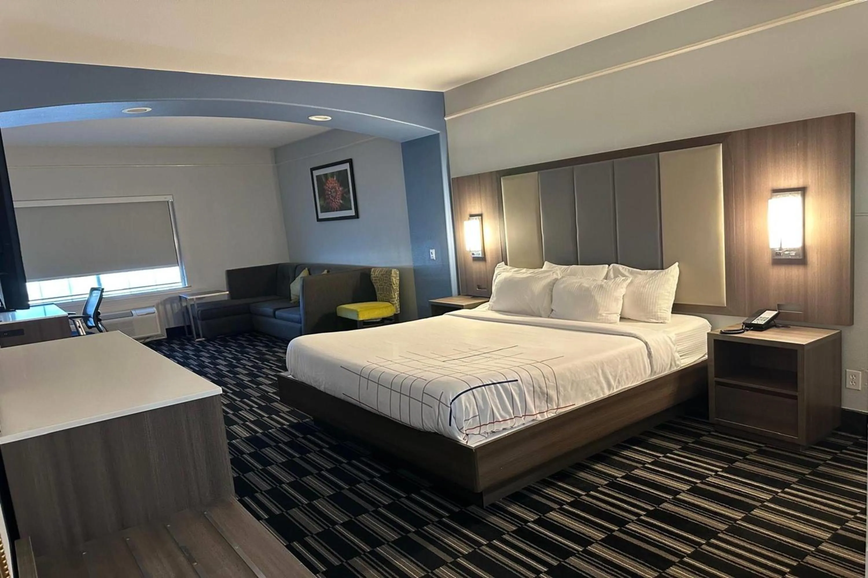 Photo of the whole room, Bed in La Quinta by Wyndham Alamo-McAllen East