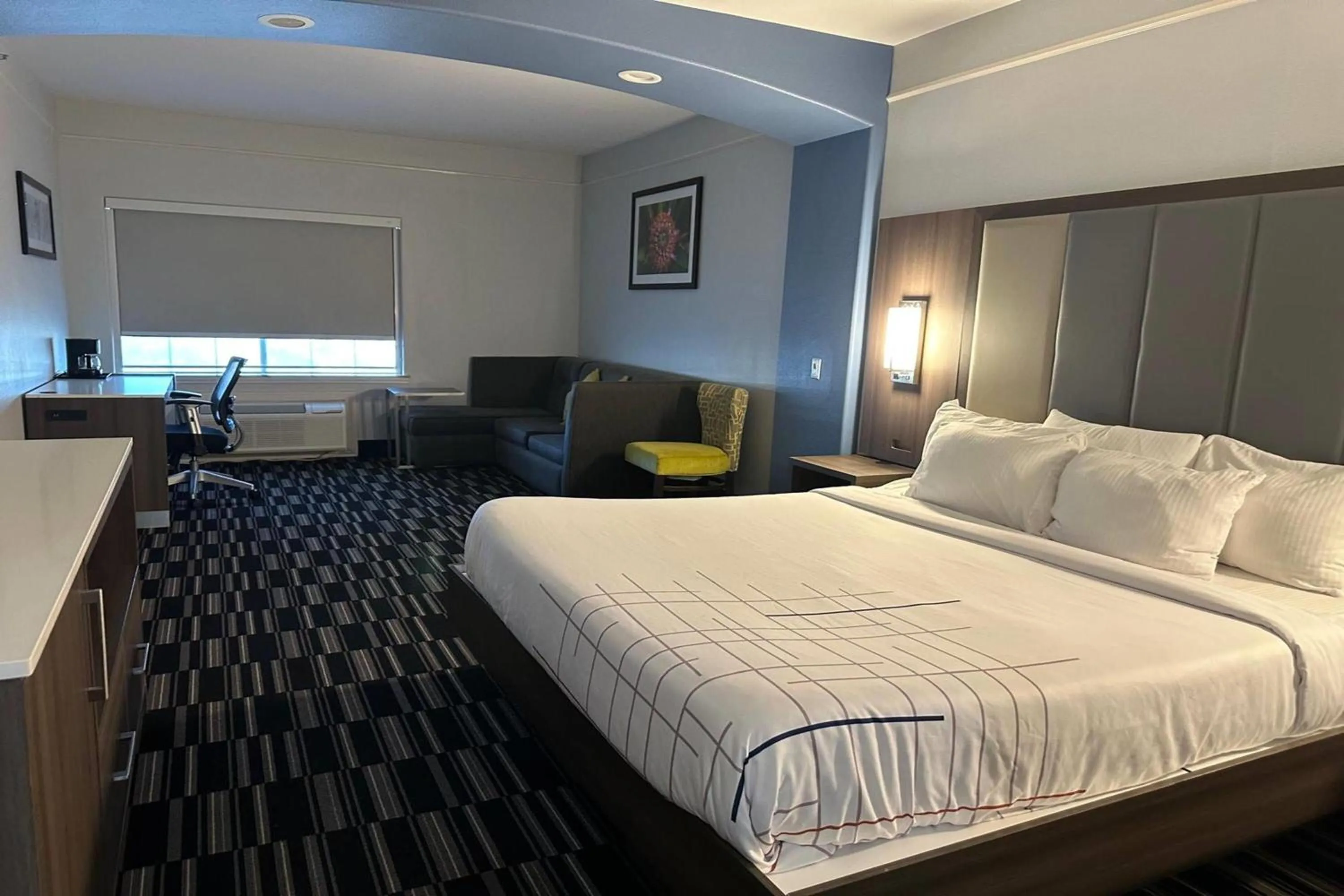 Photo of the whole room, Bed in La Quinta by Wyndham Alamo-McAllen East