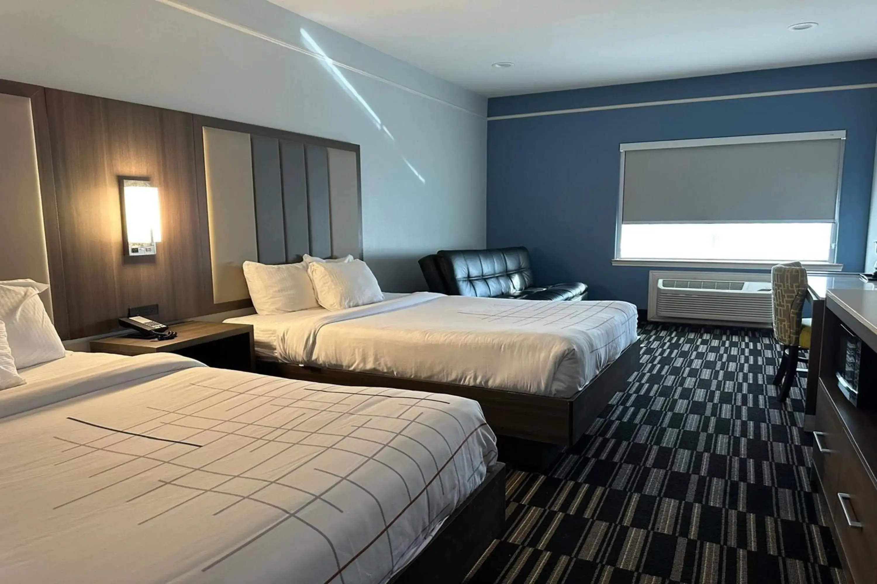 Photo of the whole room, Bed in La Quinta by Wyndham Alamo-McAllen East Photo of the whole room, Bed in La Quinta by Wyndham Alamo-McAllen East