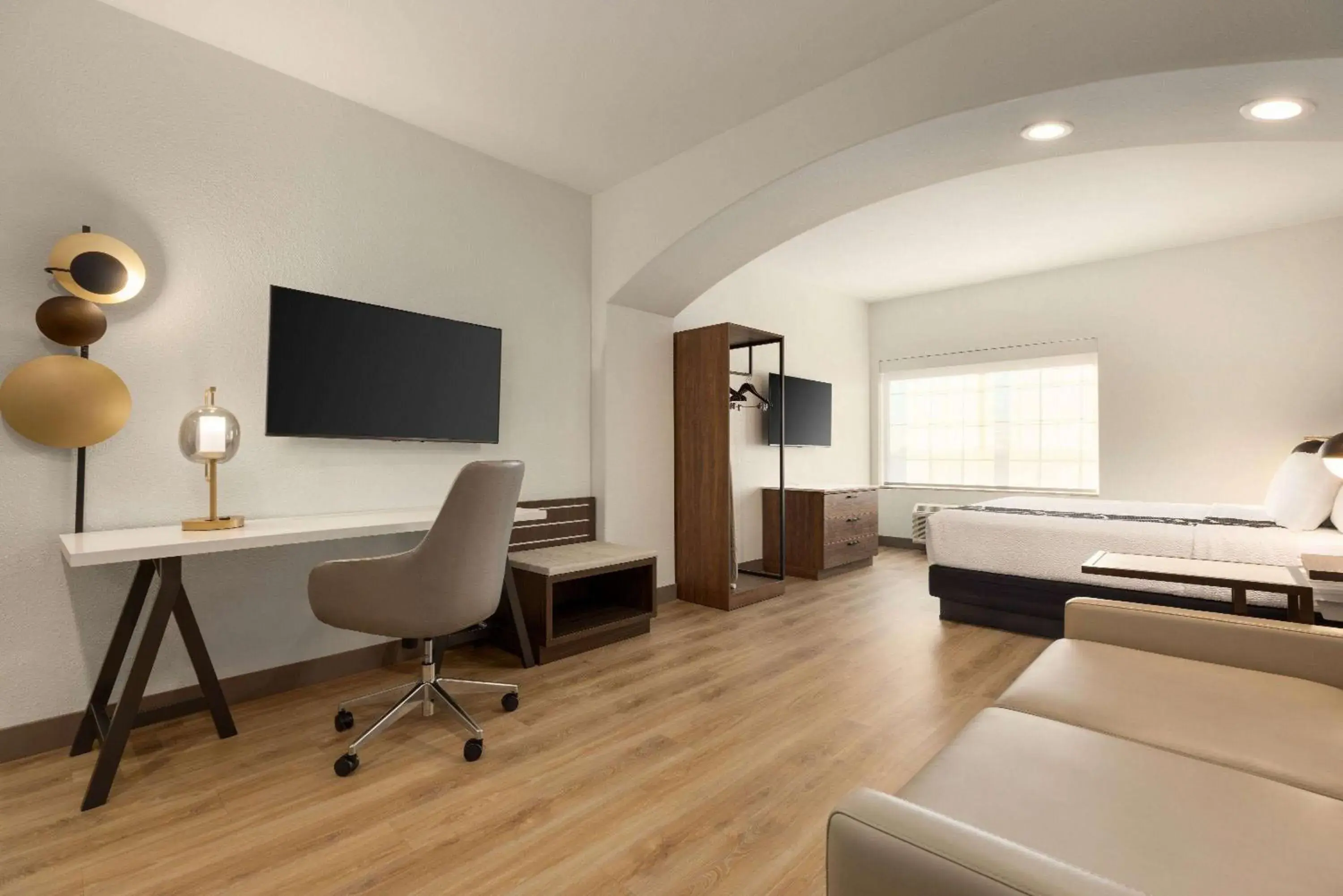 Photo of the whole room, Bed in La Quinta by Wyndham Port Arthur Photo of the whole room, Bed in La Quinta by Wyndham Port Arthur