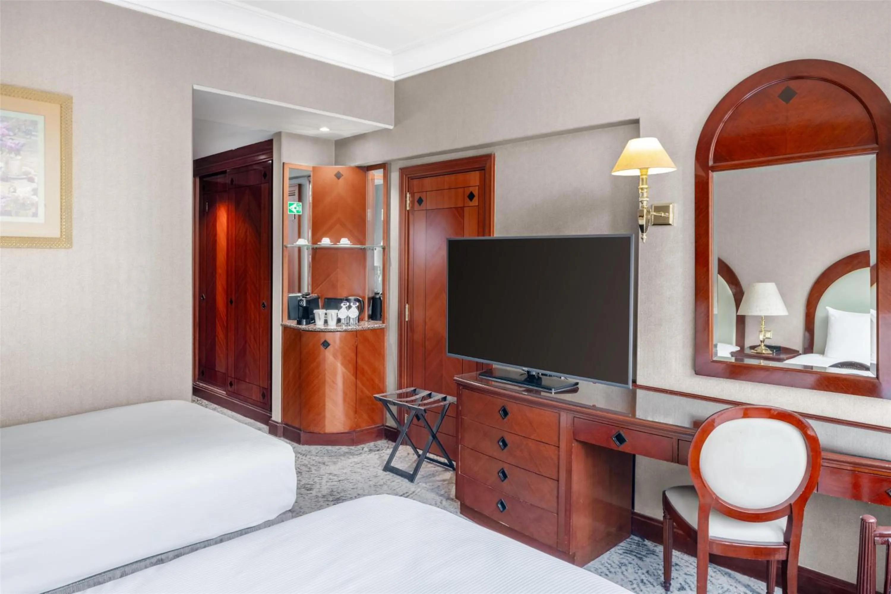 Bedroom, Bed in Madinah Hilton Hotel