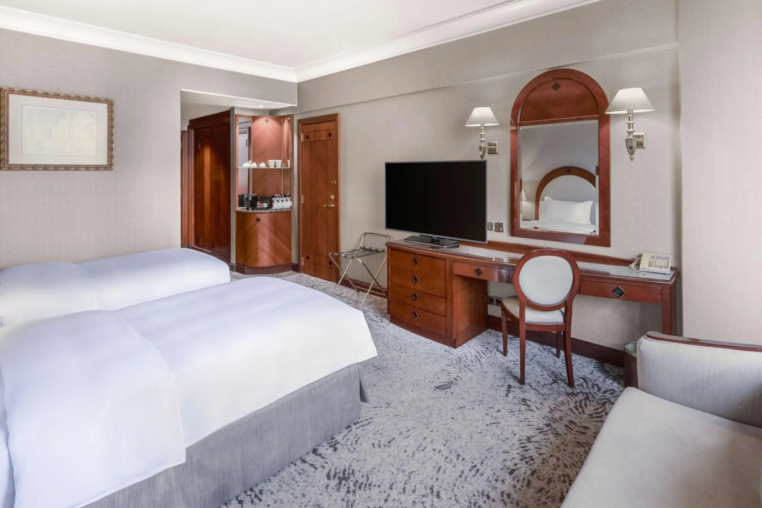 Bedroom, Bed in Madinah Hilton Hotel