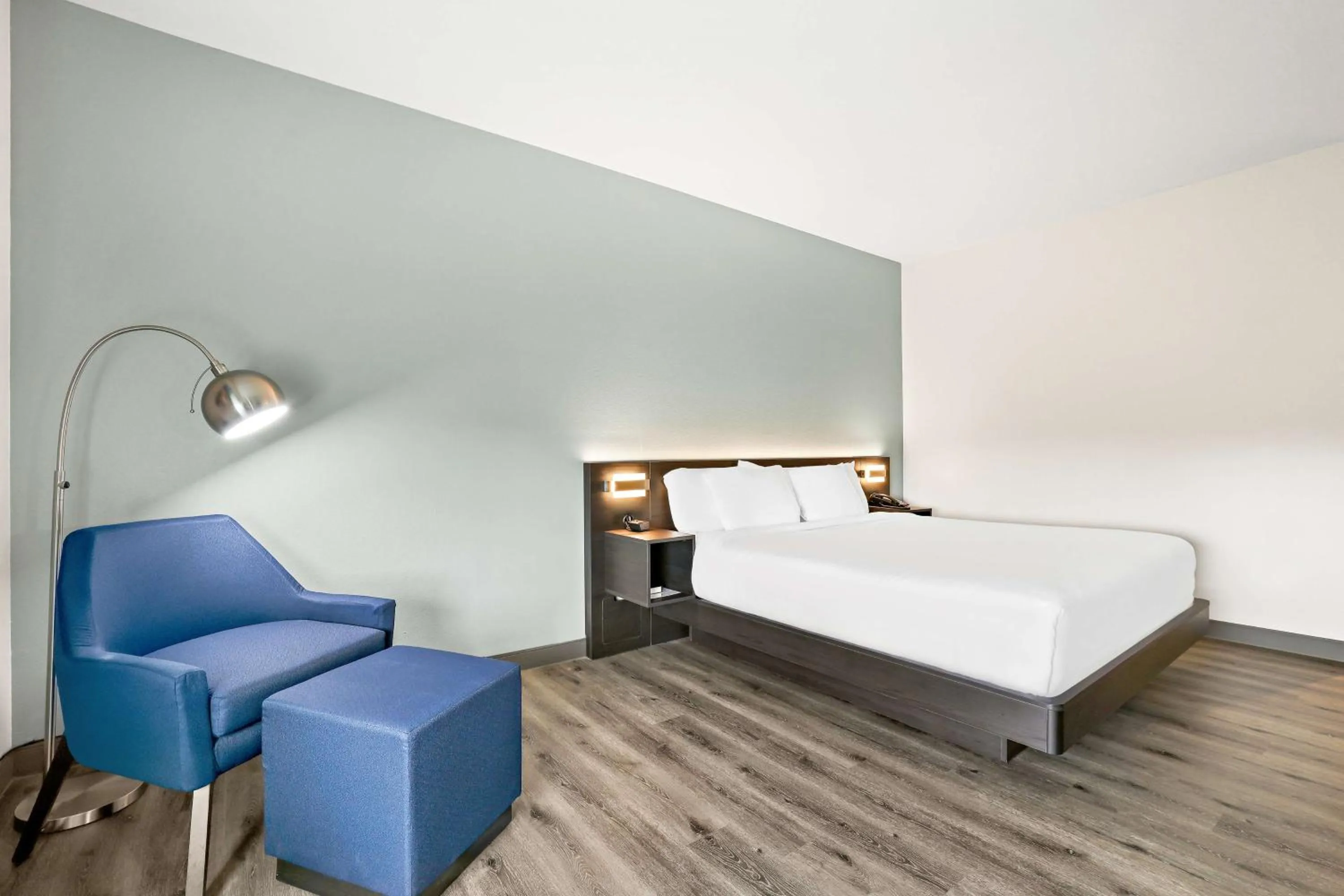 Bedroom, Bed in Best Western Iowa - Lake Charles East