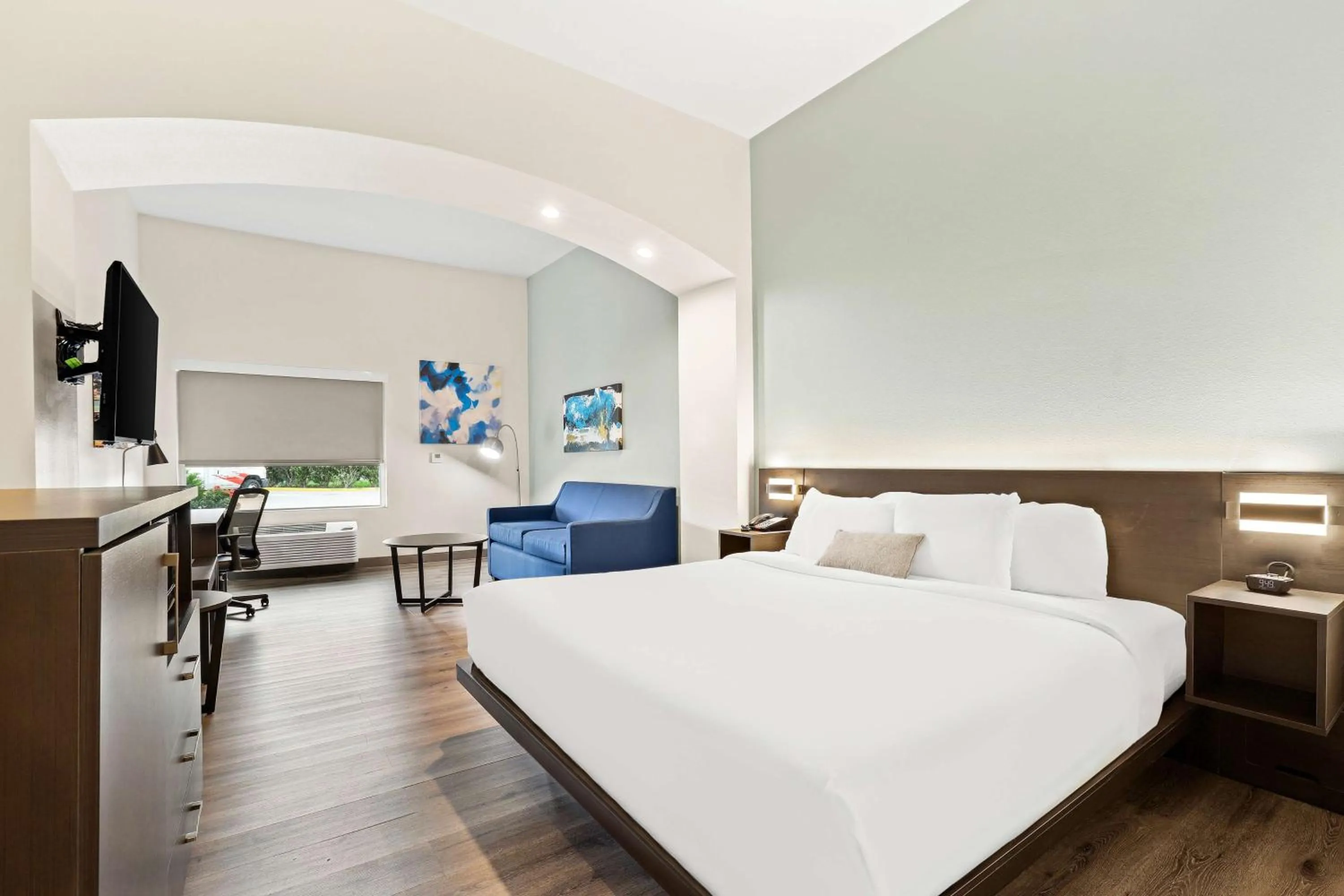 Bedroom, Bed in Best Western Iowa - Lake Charles East