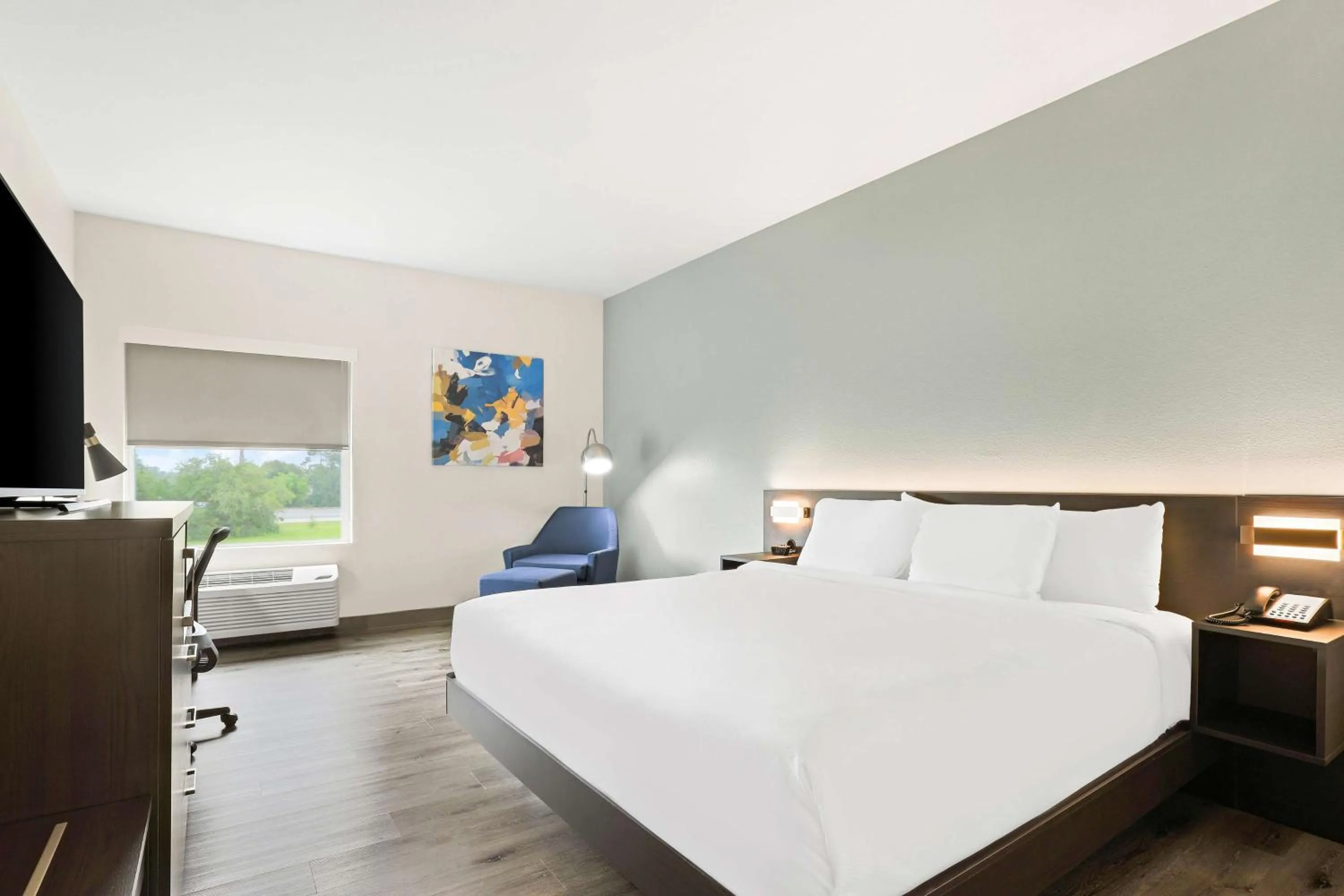 Bedroom, Bed in Best Western Iowa - Lake Charles East