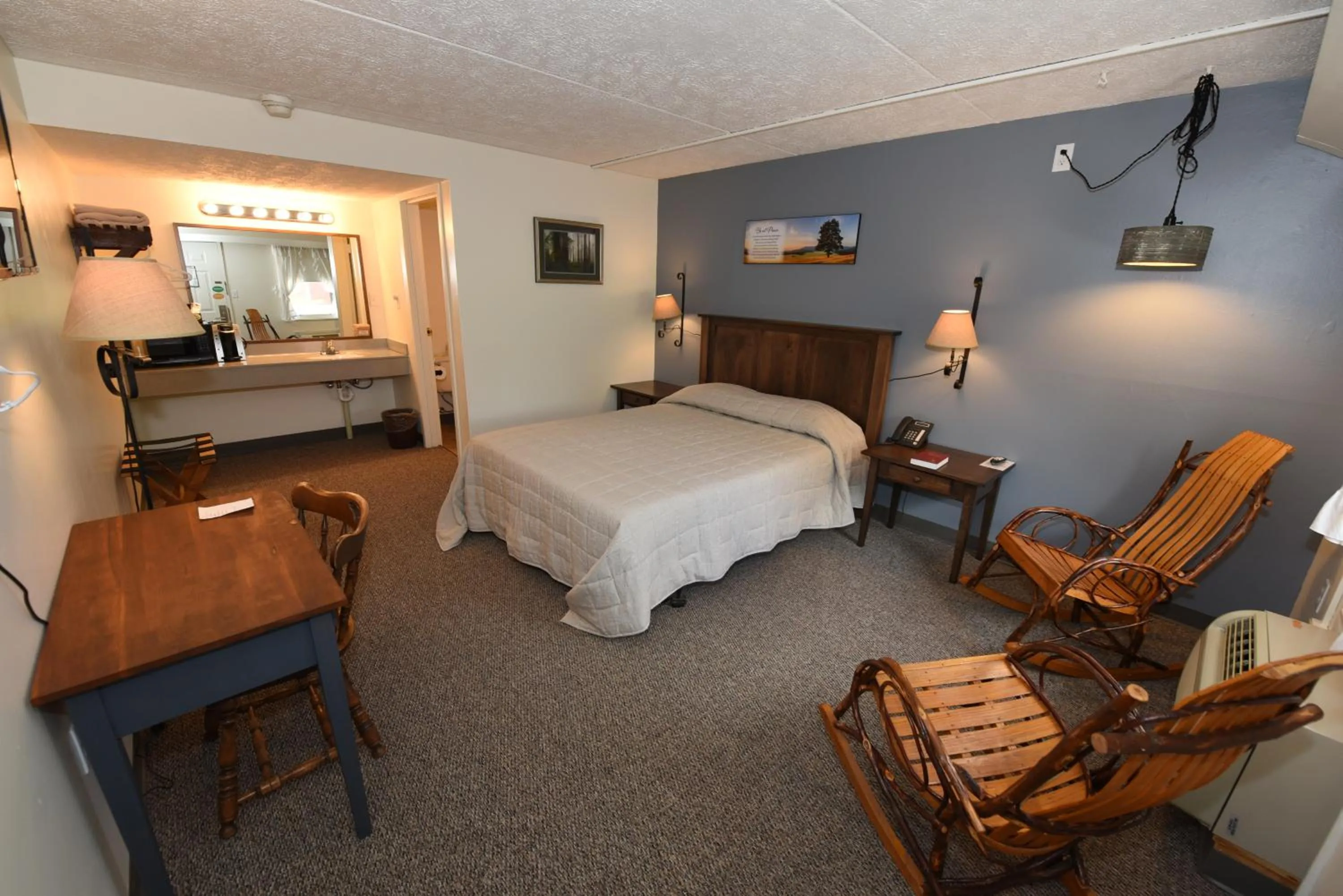 Bed in Casselman Inn
