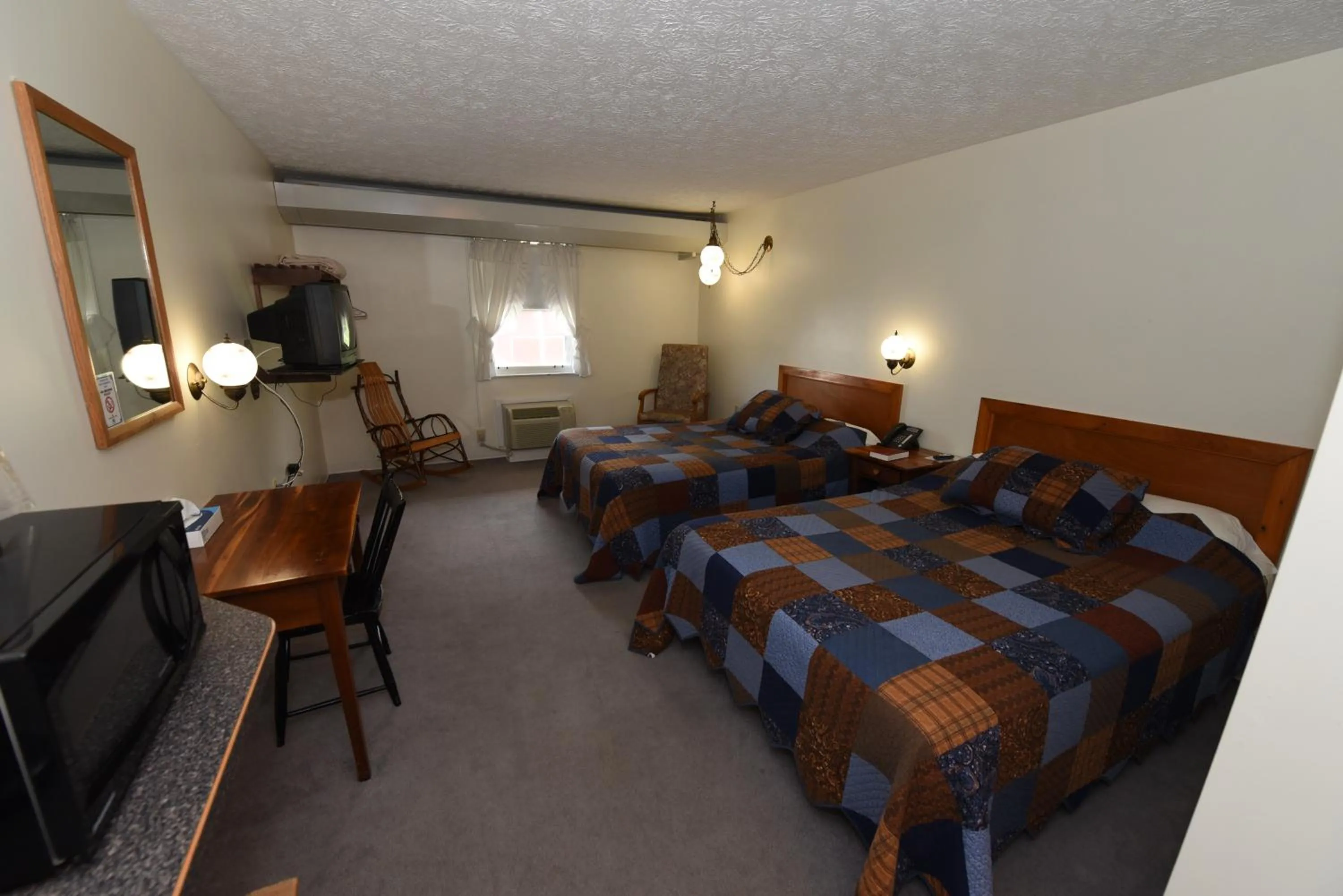 Bed in Casselman Inn