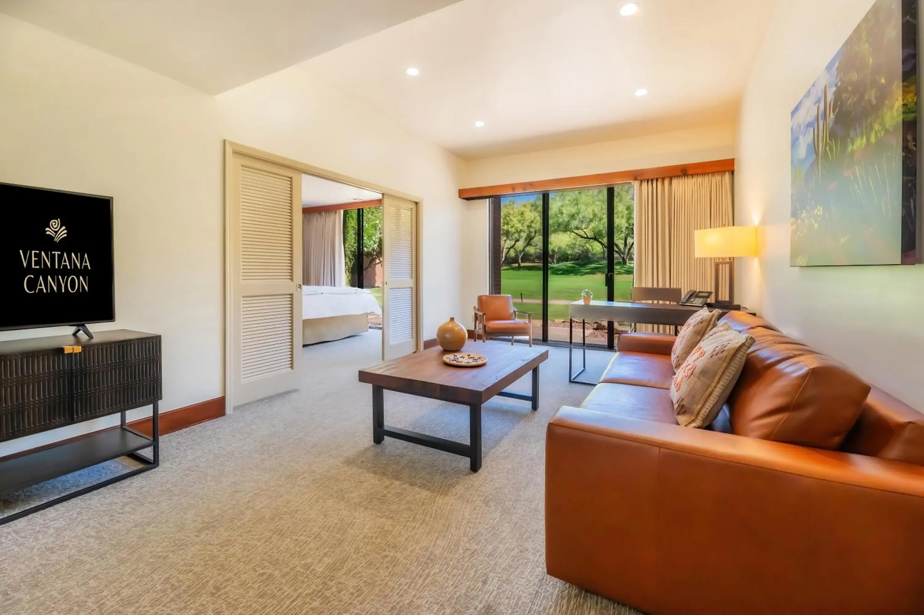 TV and multimedia, Bed in Ventana Canyon Club and Lodge TV and multimedia, Bed in Ventana Canyon Club and Lodge