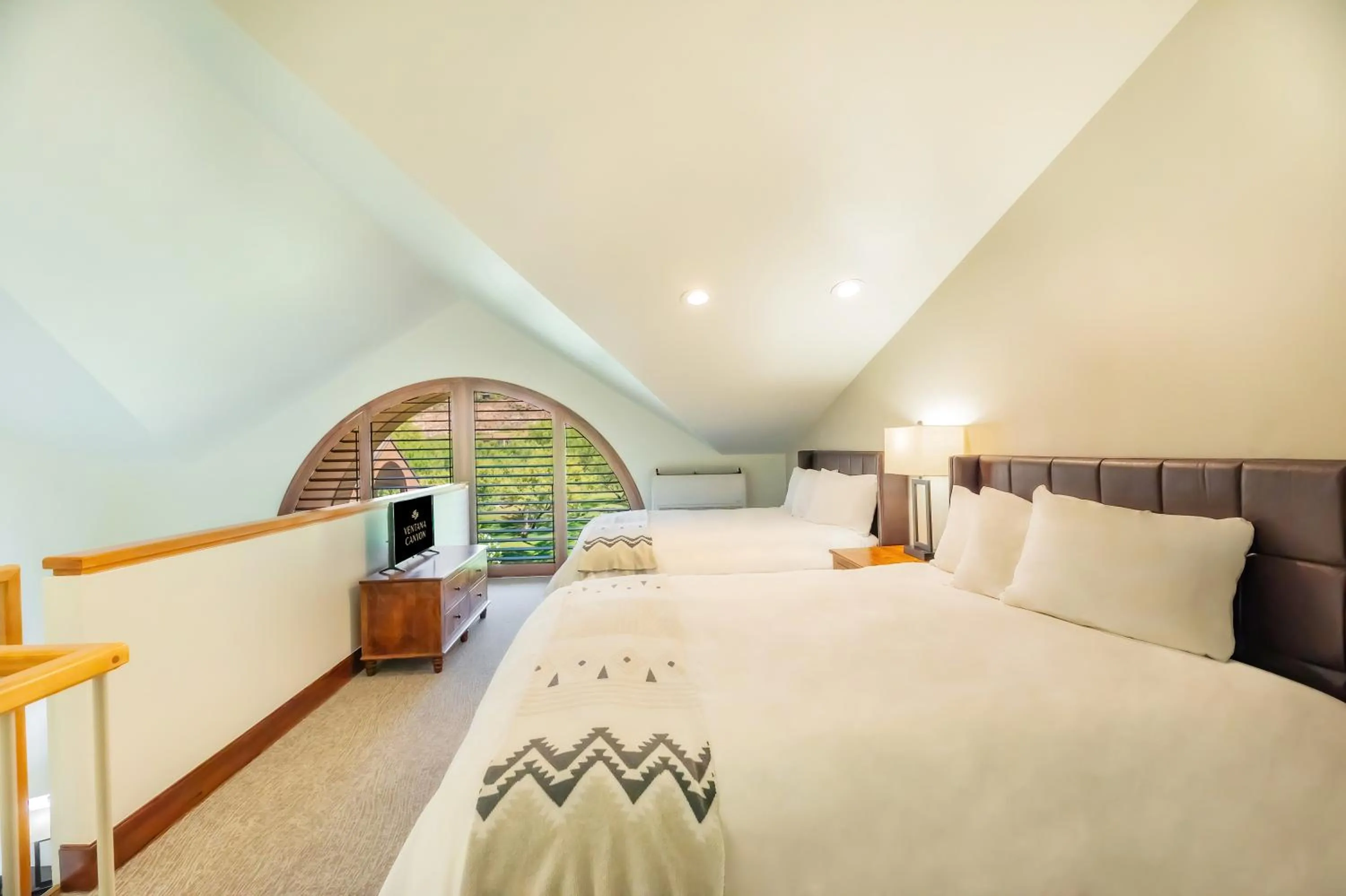 Bedroom, Bed in Ventana Canyon Club and Lodge