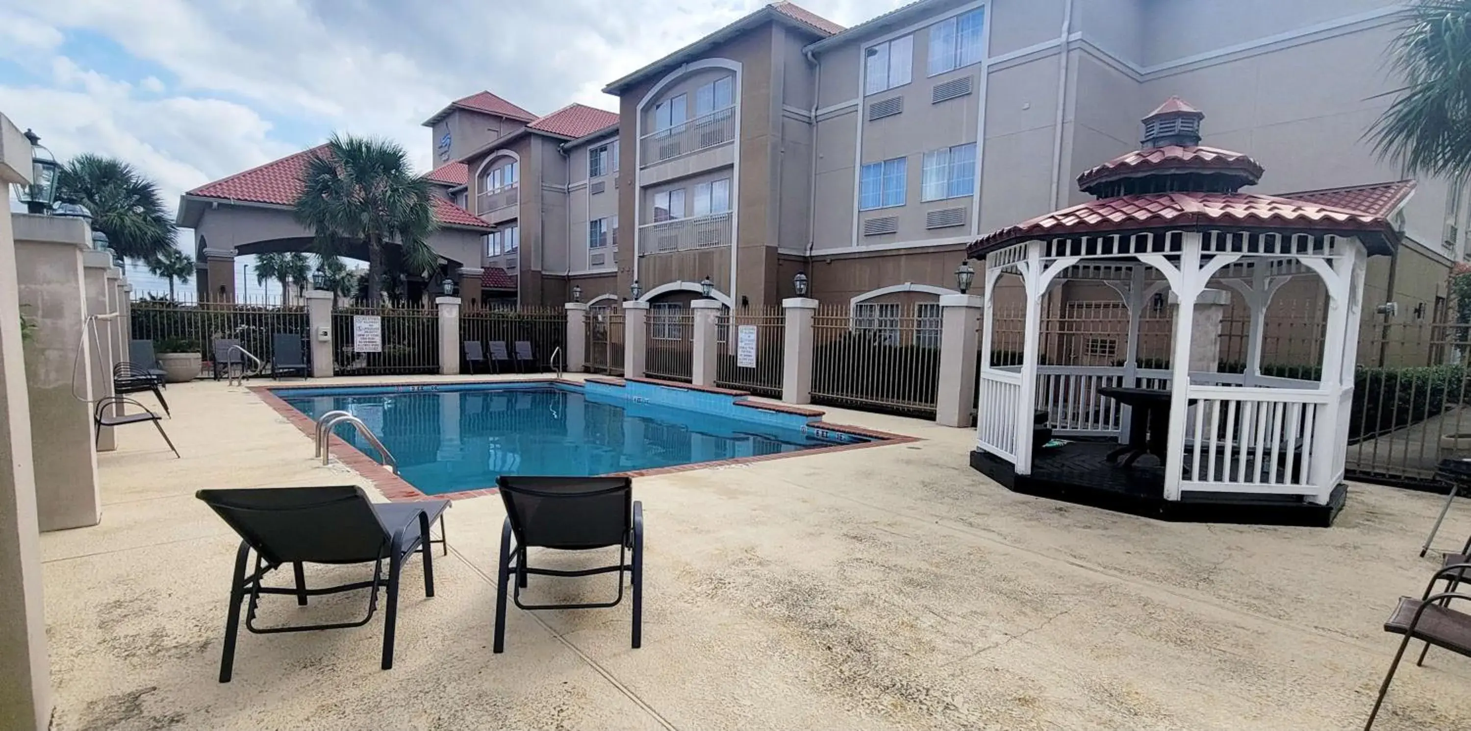 Pool view in Kemah Edgewater Hotel, SureStay Collection by Best Western Pool view in Kemah Edgewater Hotel, SureStay Collection by Best Western