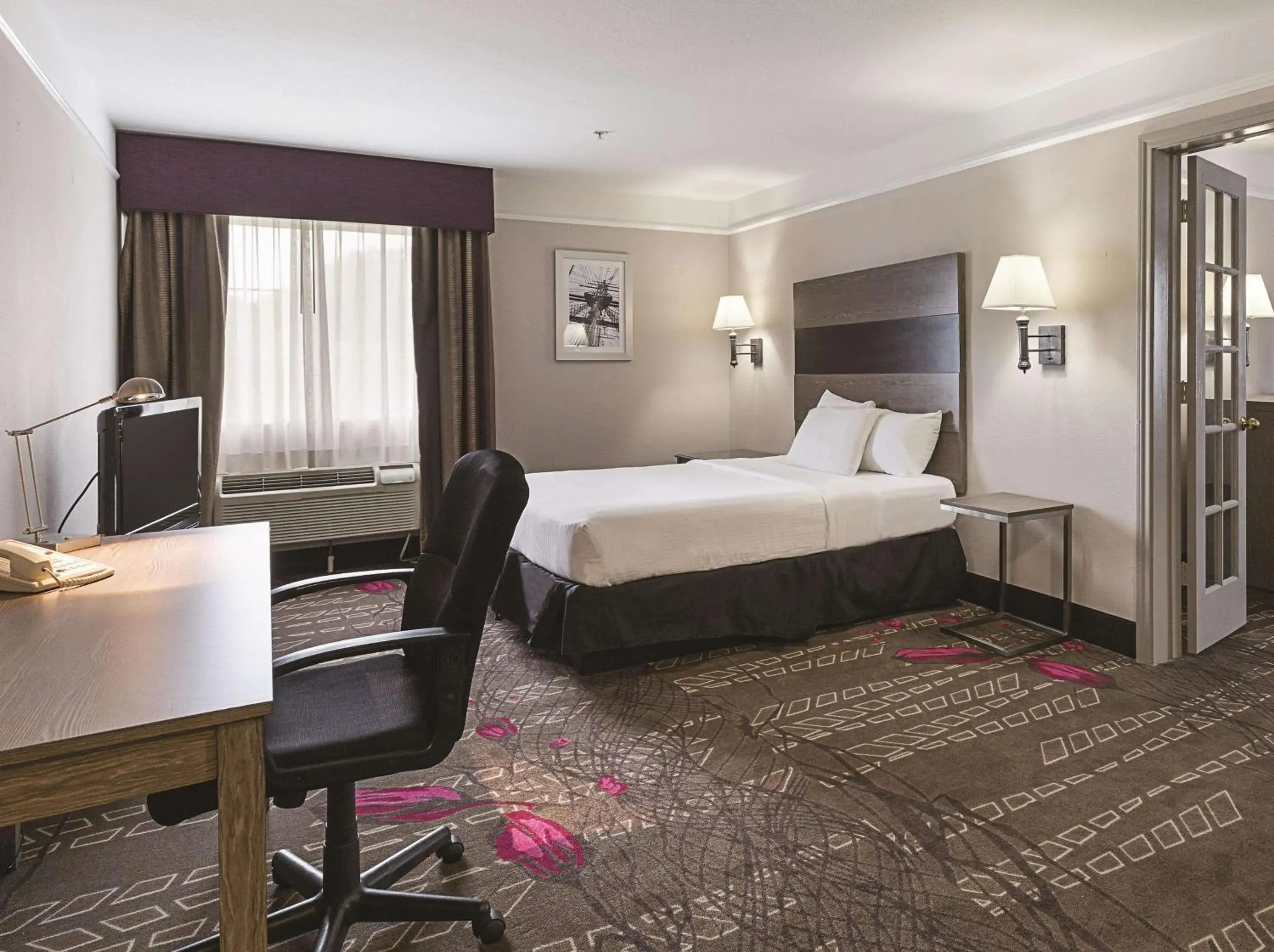 Photo of the whole room, Bed in Kemah Edgewater Hotel, SureStay Collection by Best Western Photo of the whole room, Bed in Kemah Edgewater Hotel, SureStay Collection by Best Western