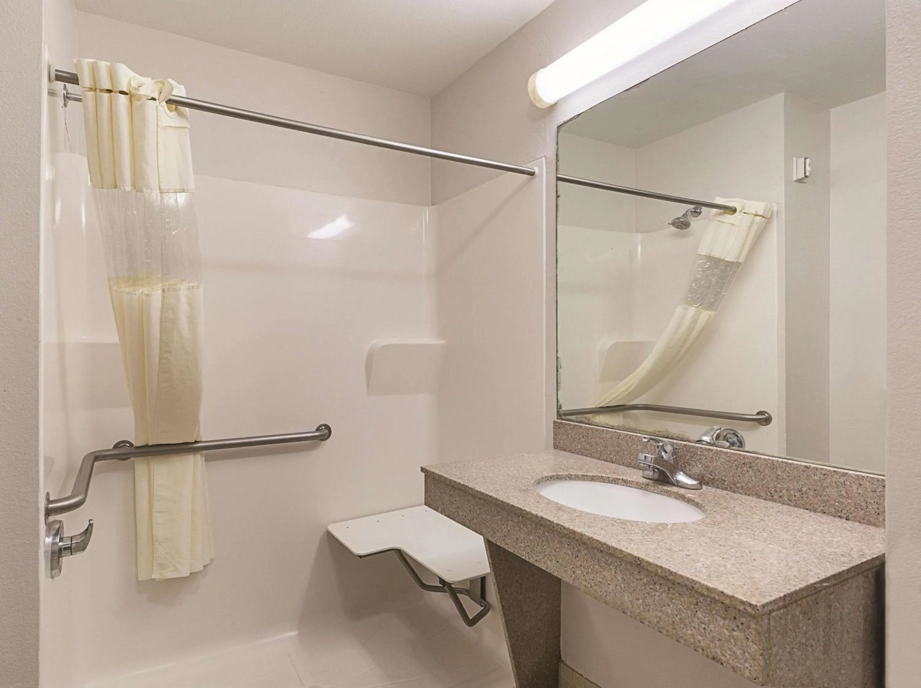 Bathroom in Kemah Edgewater Hotel, SureStay Collection by Best Western
