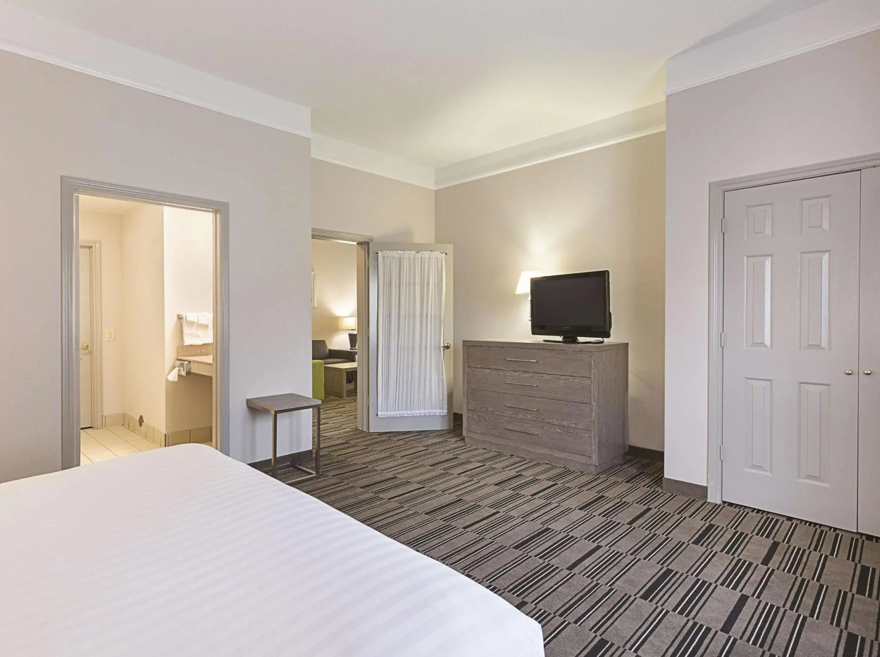 Photo of the whole room, Bed in Kemah Edgewater Hotel, SureStay Collection by Best Western Photo of the whole room, Bed in Kemah Edgewater Hotel, SureStay Collection by Best Western