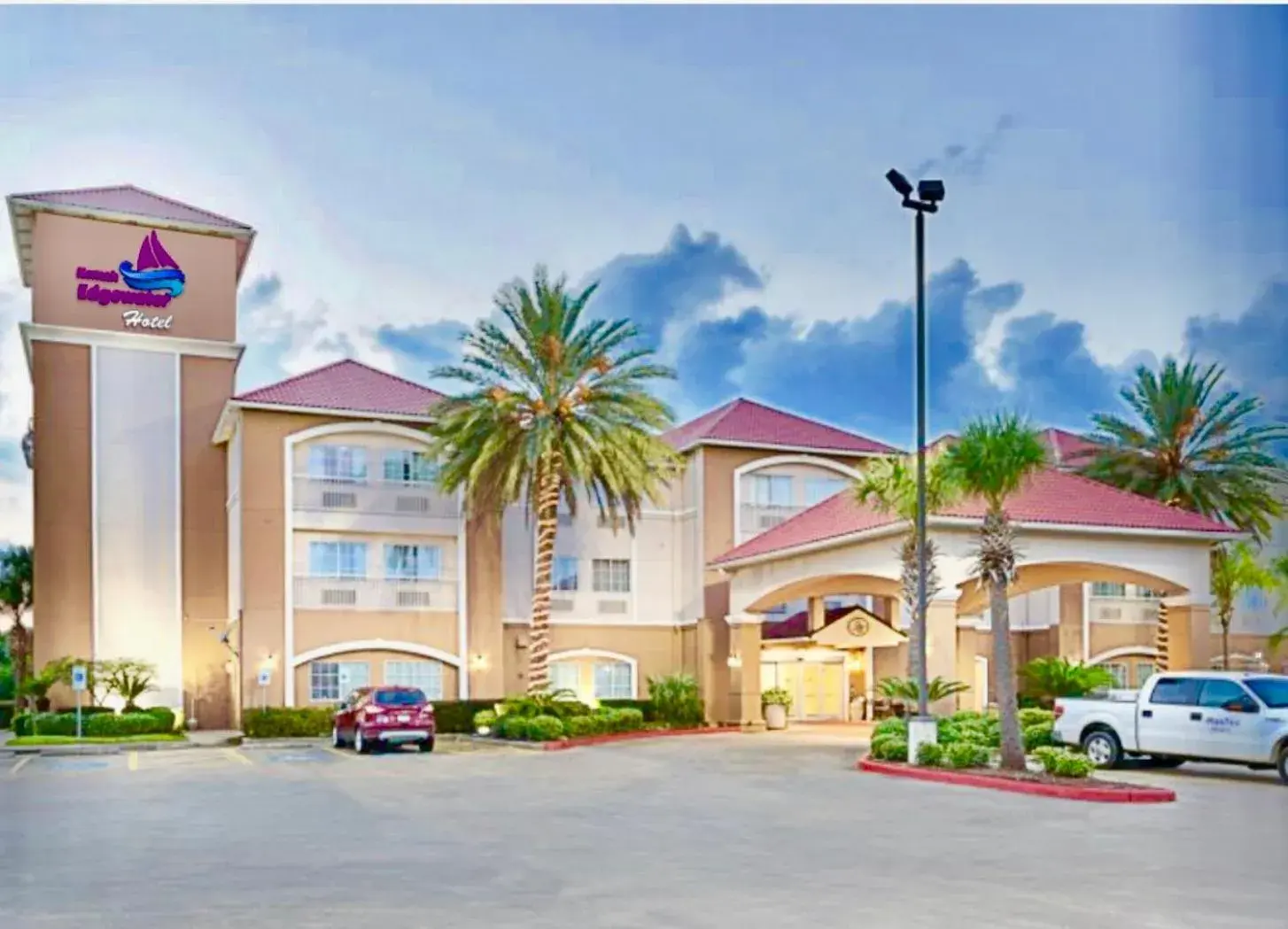 Property building in Kemah Edgewater Hotel, SureStay Collection by Best Western Property building in Kemah Edgewater Hotel, SureStay Collection by Best Western