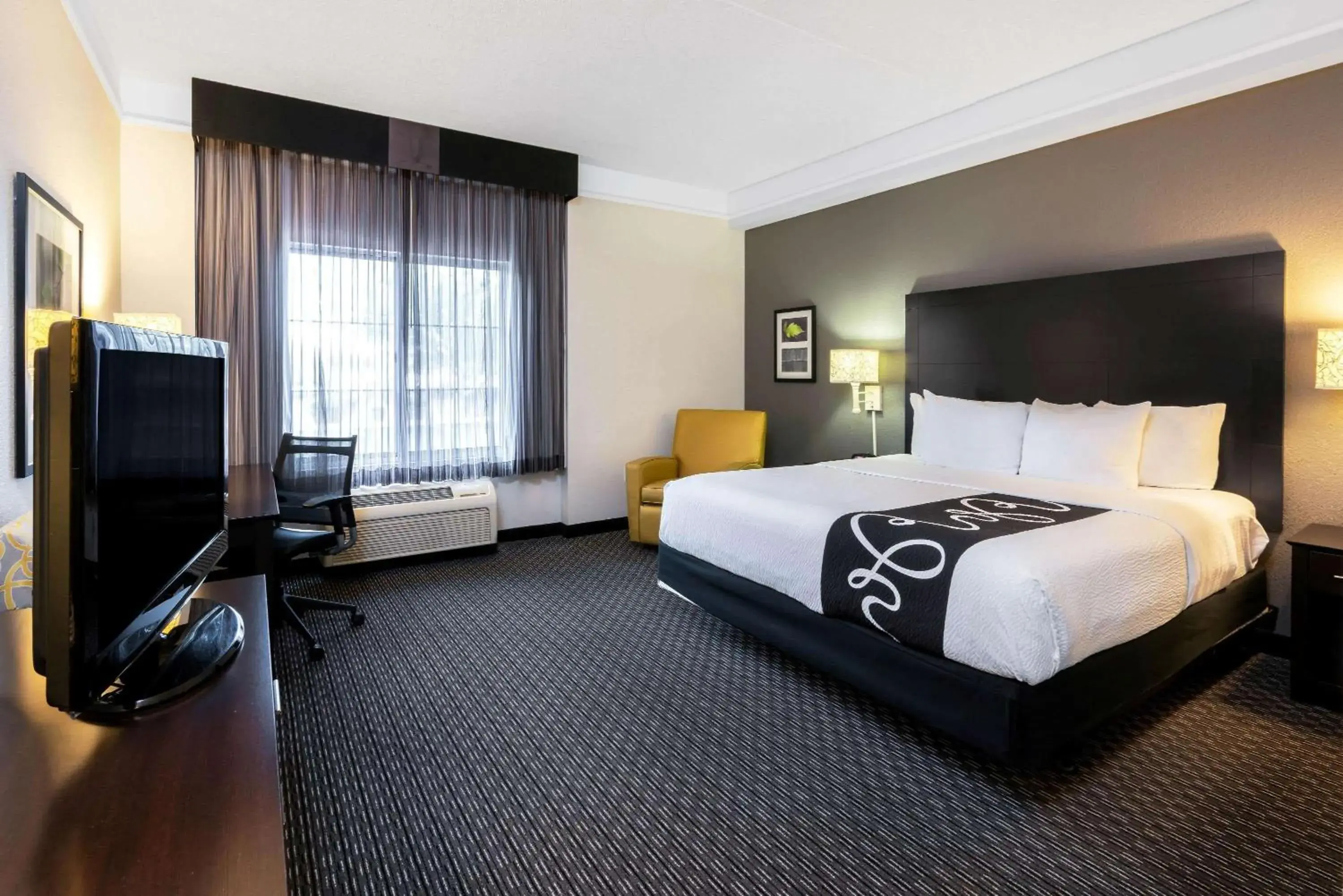 Photo of the whole room, Bed in La Quinta by Wyndham Mesa Superstition Springs Photo of the whole room, Bed in La Quinta by Wyndham Mesa Superstition Springs