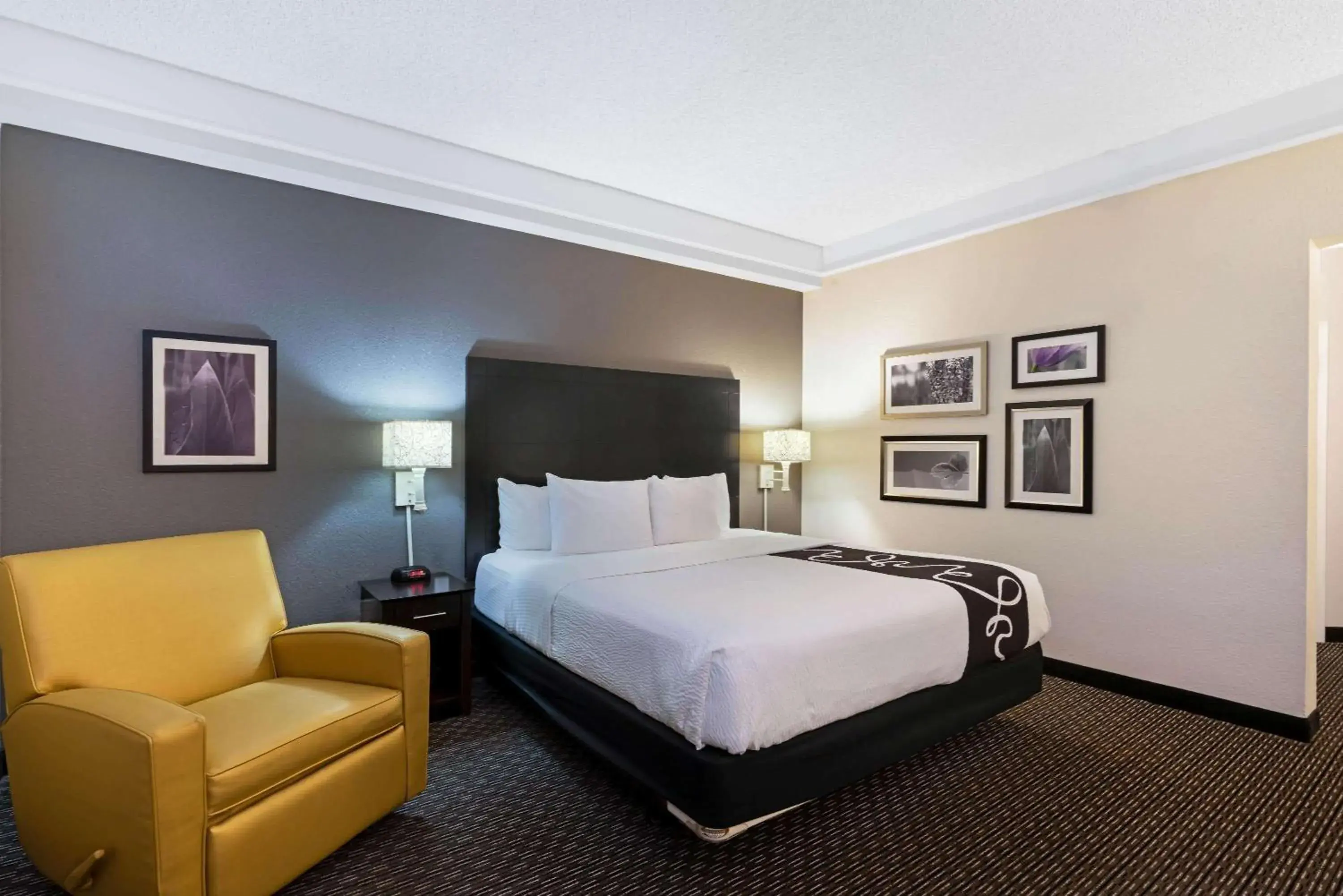 Photo of the whole room, Bed in La Quinta by Wyndham Mesa Superstition Springs Photo of the whole room, Bed in La Quinta by Wyndham Mesa Superstition Springs