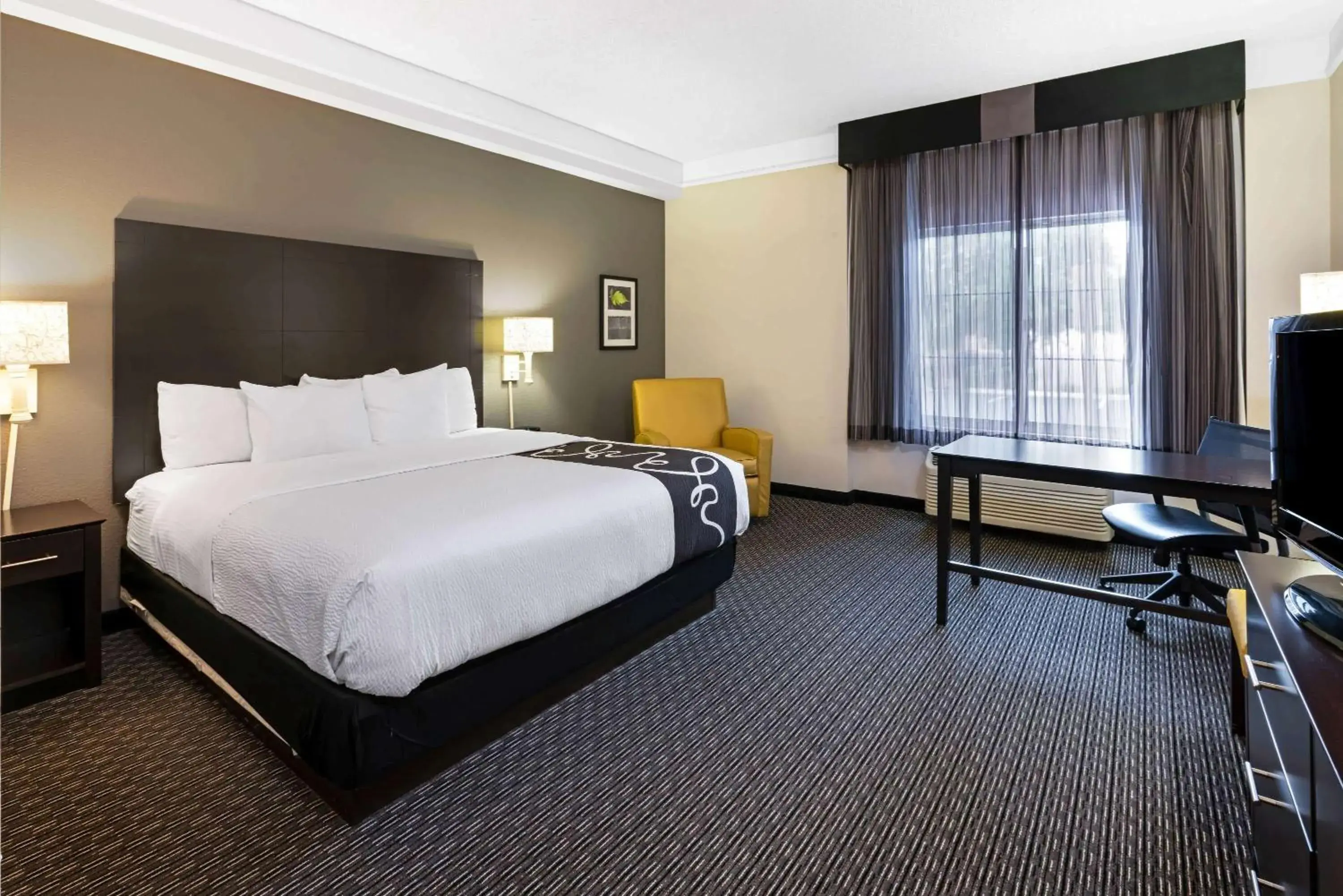 Photo of the whole room, Bed in La Quinta by Wyndham Mesa Superstition Springs Photo of the whole room, Bed in La Quinta by Wyndham Mesa Superstition Springs