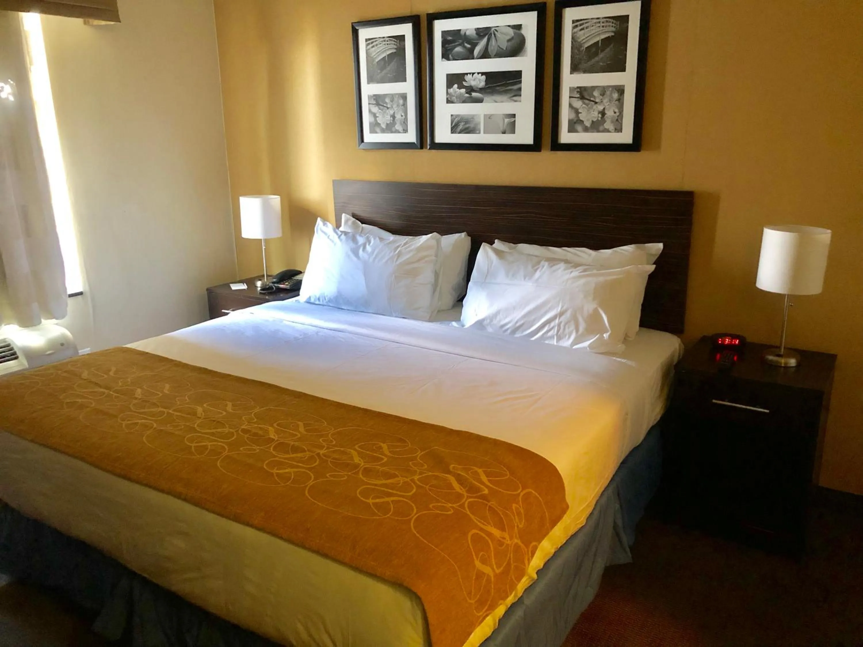 Bed in The Vue Inn Brooklyn