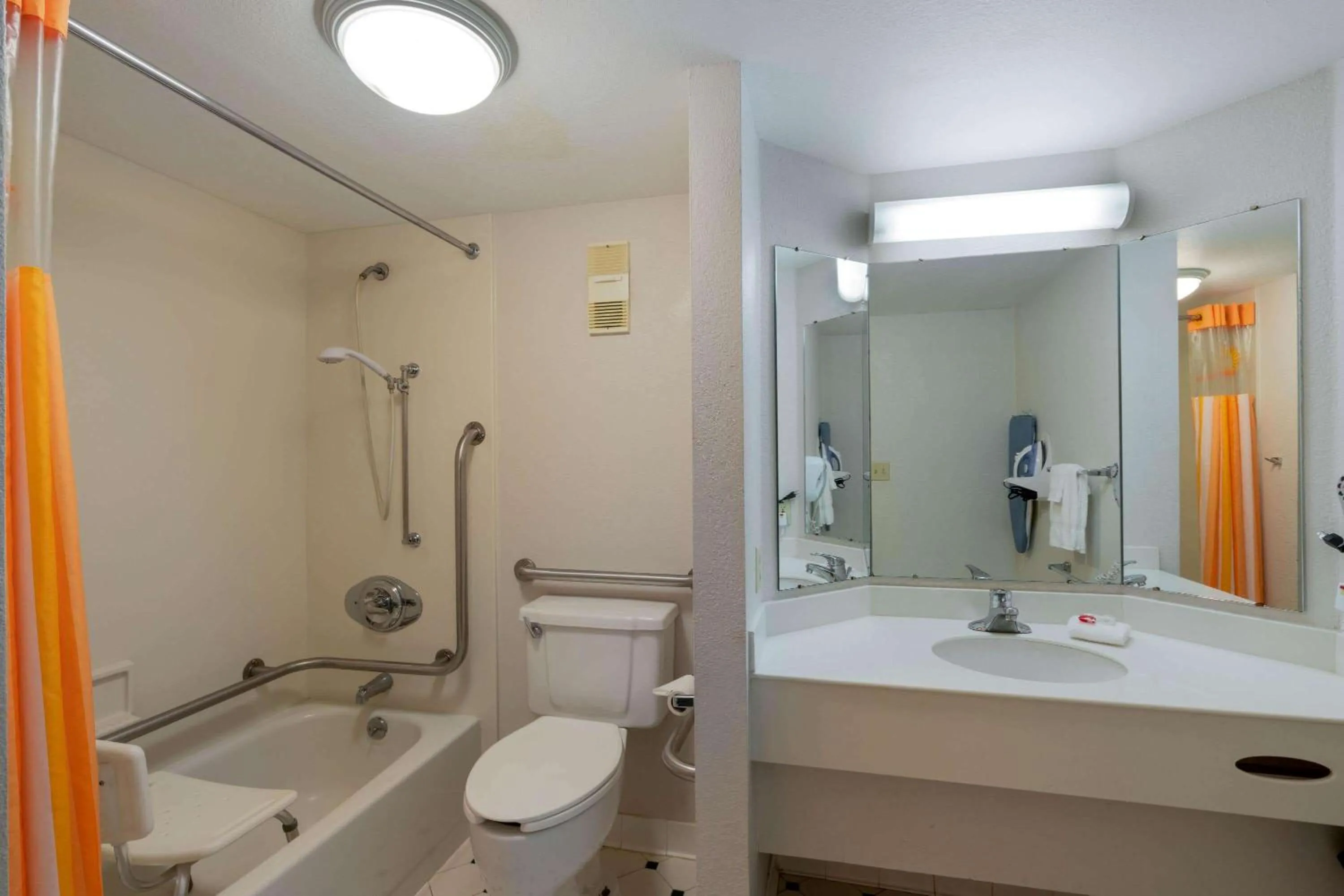 Bathroom in La Quinta Inn by Wyndham Cheyenne