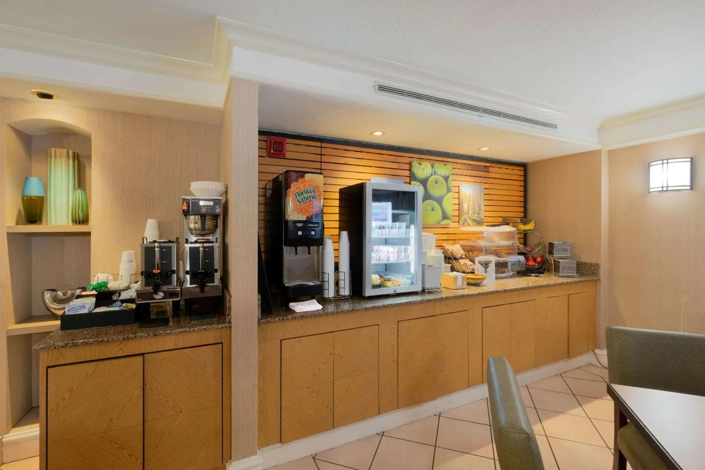 Restaurant/places to eat in La Quinta Inn by Wyndham Cheyenne Restaurant/places to eat in La Quinta Inn by Wyndham Cheyenne