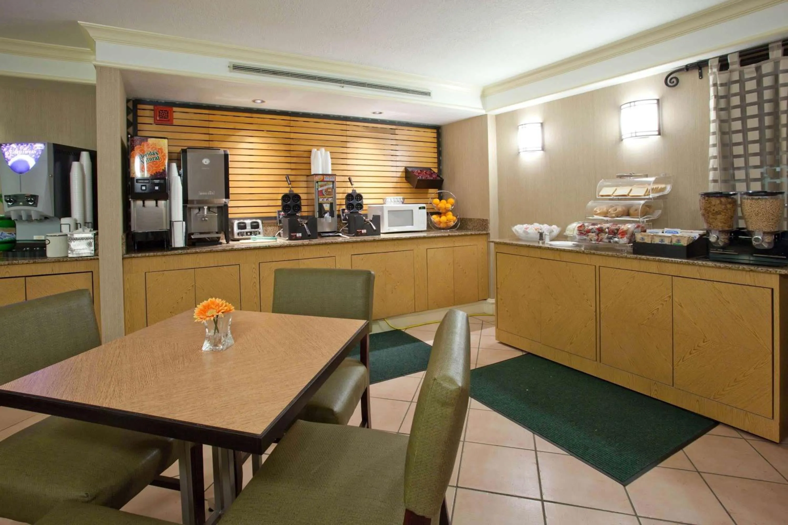 Restaurant/places to eat in La Quinta Inn by Wyndham Cheyenne