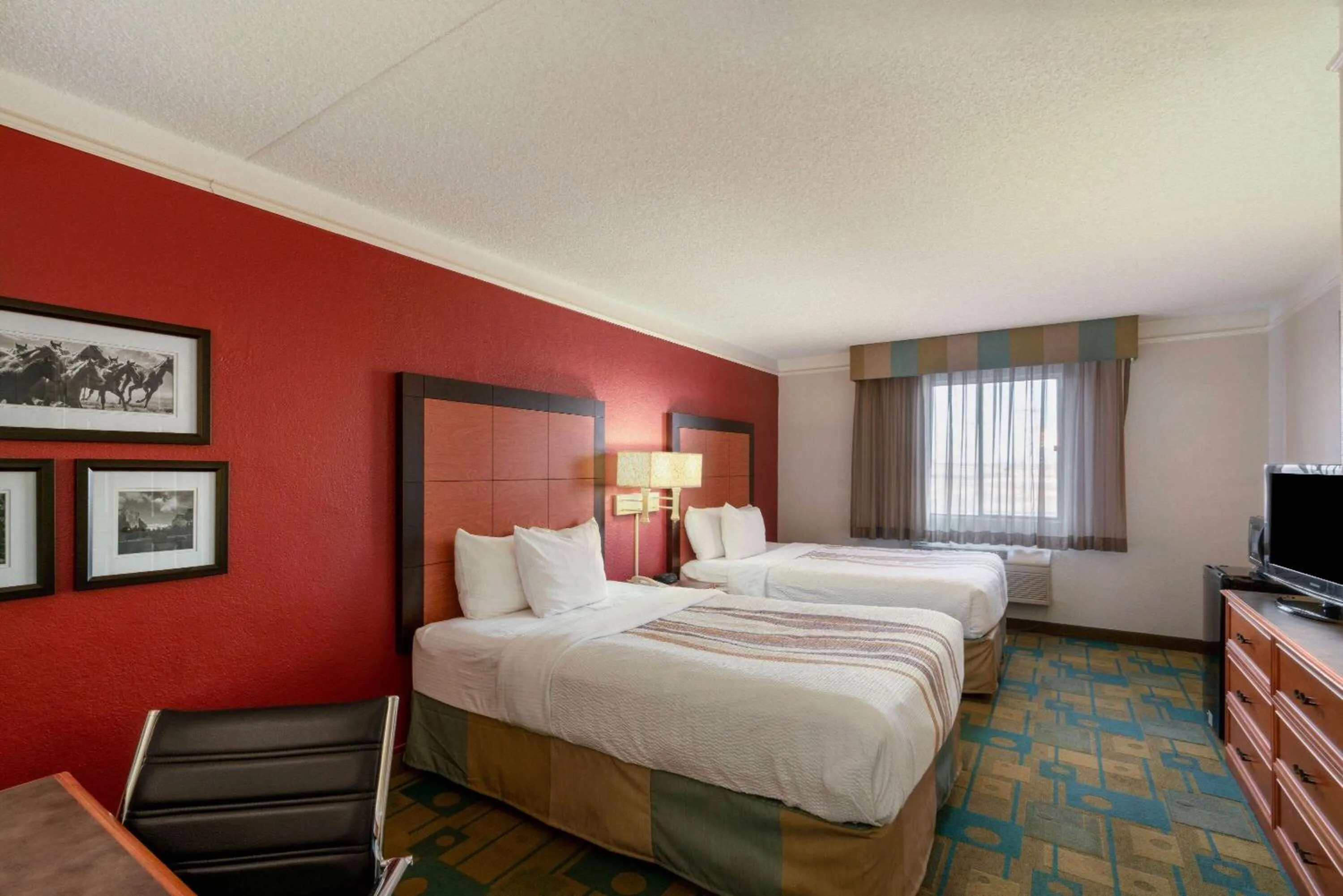 Photo of the whole room, Bed in La Quinta Inn by Wyndham Cheyenne