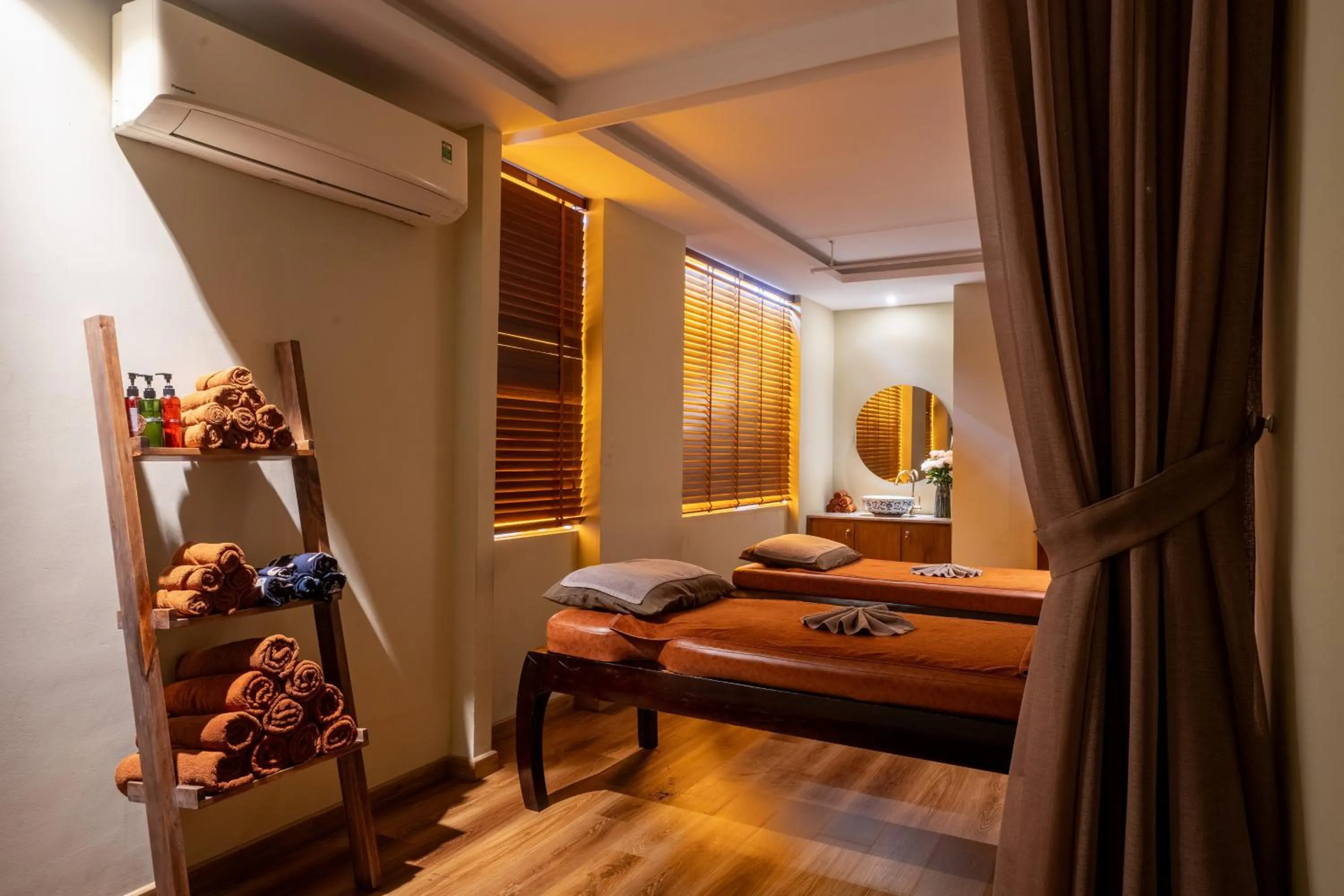 Massage, Bed in Alagon Saigon Hotel & Spa