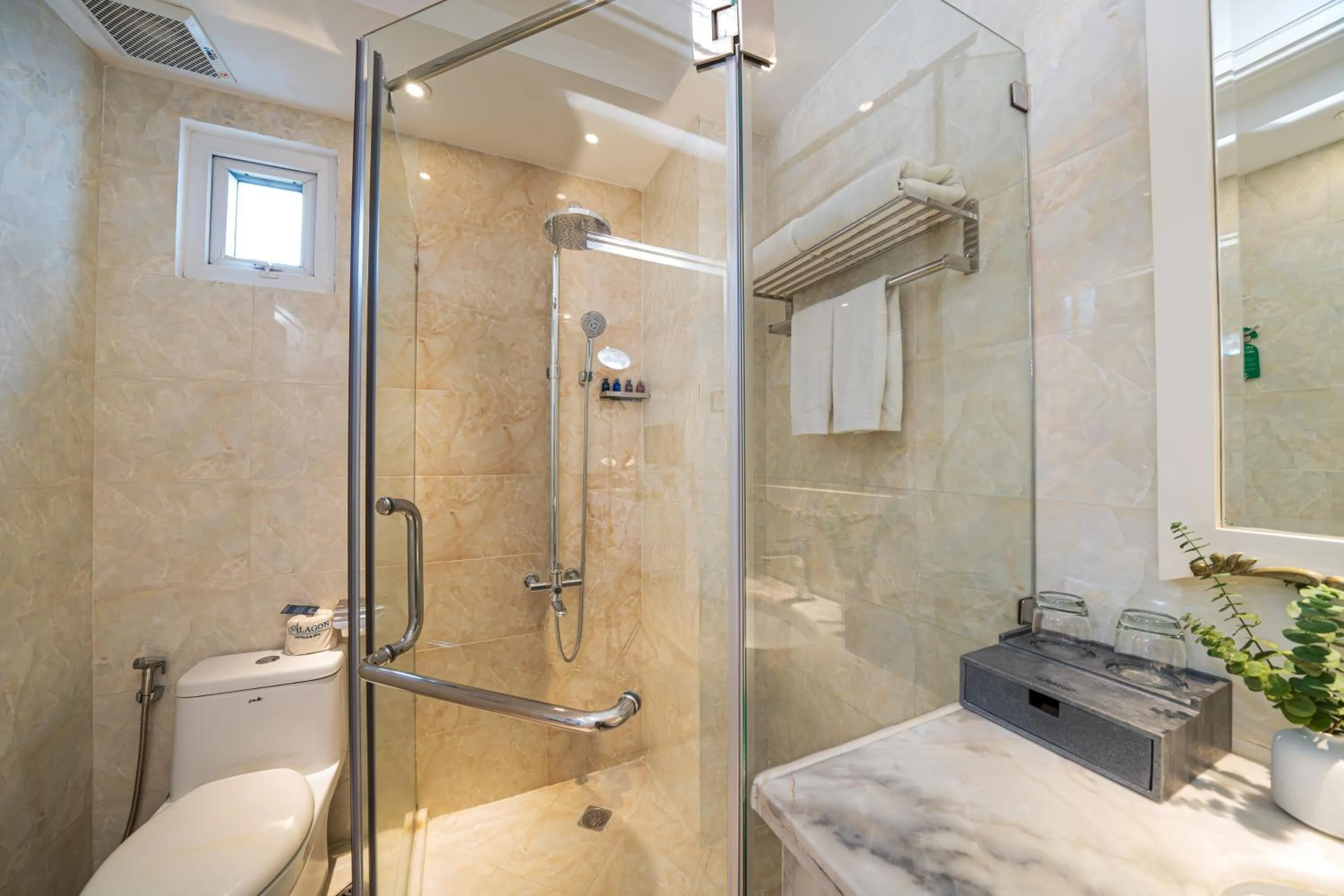 Shower in Alagon Saigon Hotel & Spa