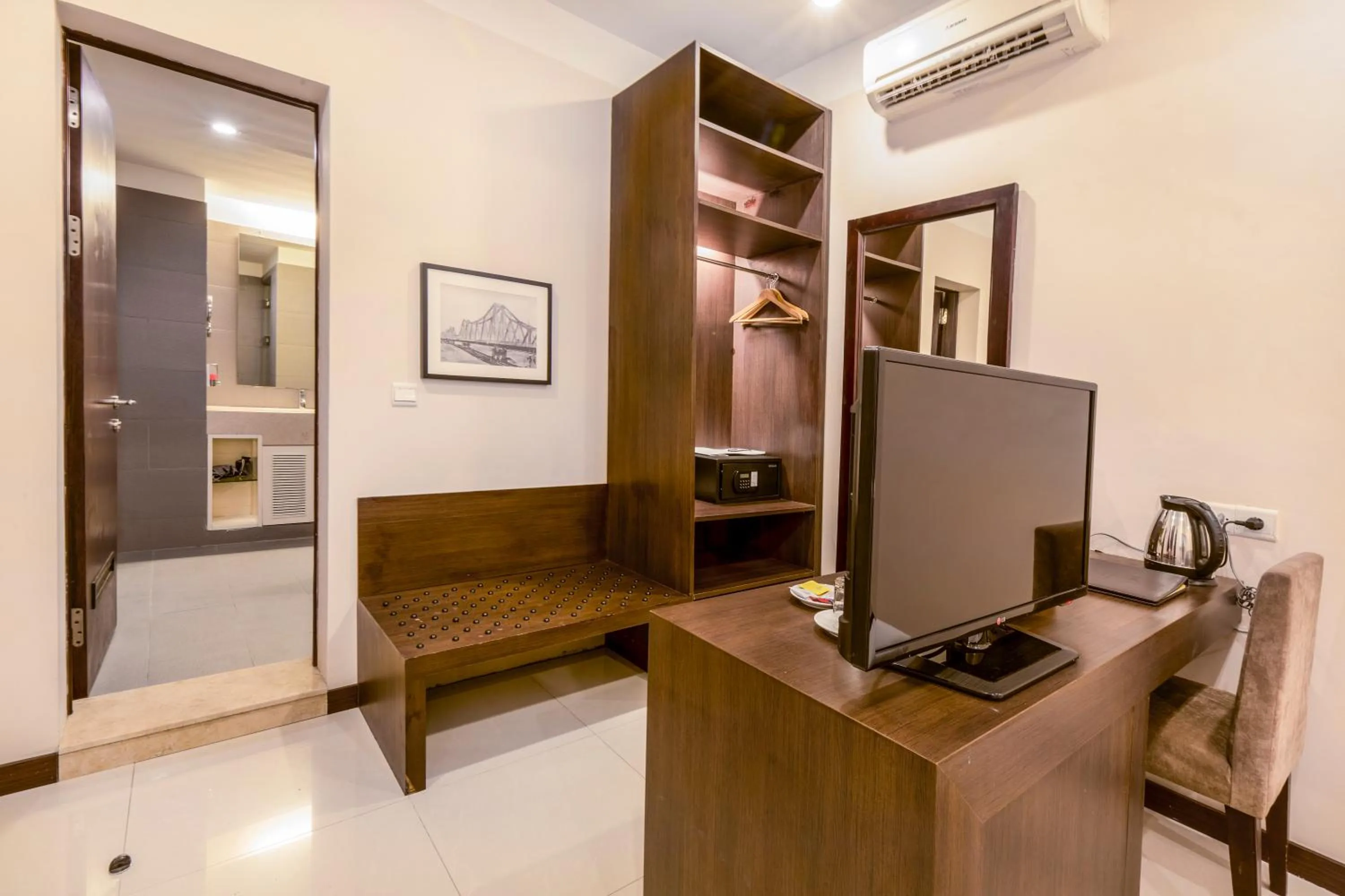 TV and multimedia in Hong Ha Hotel