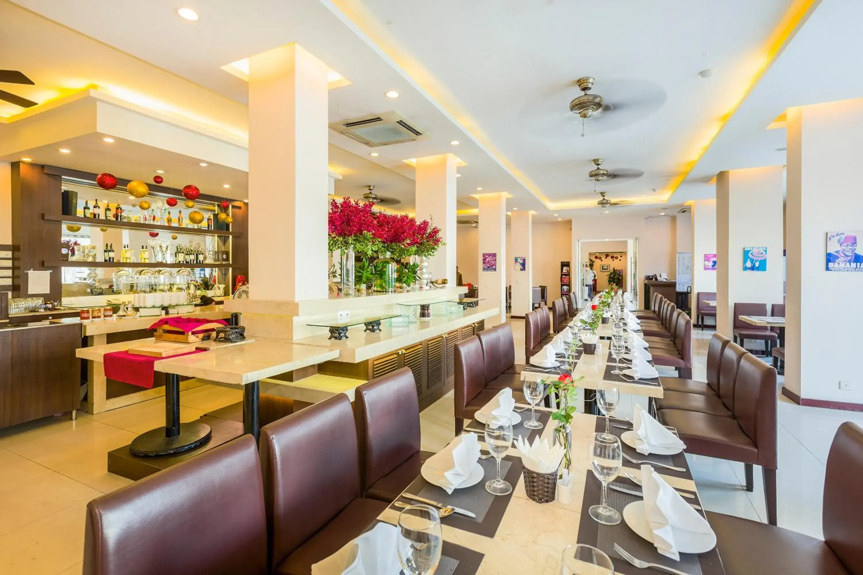 Restaurant/places to eat in Hong Ha Hotel Restaurant/places to eat in Hong Ha Hotel