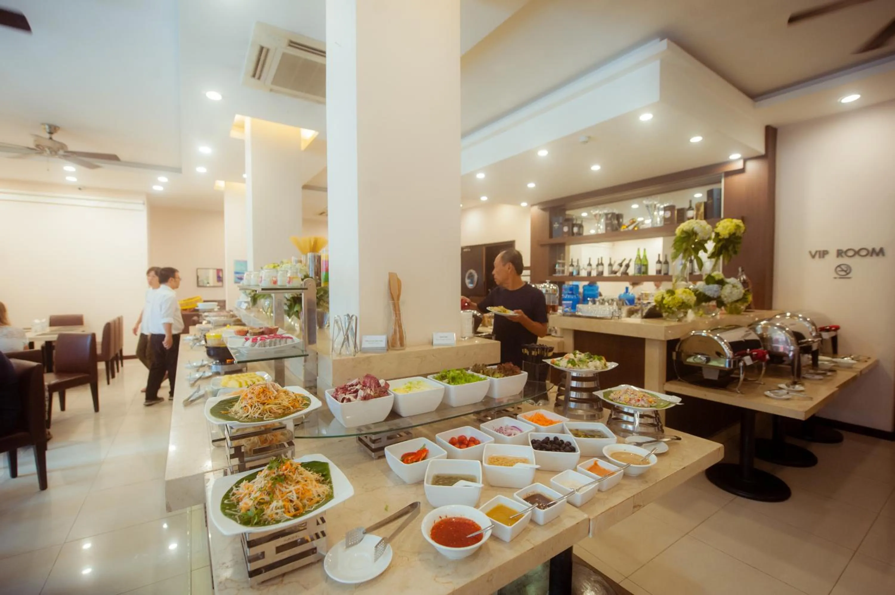 Restaurant/places to eat in Hong Ha Hotel