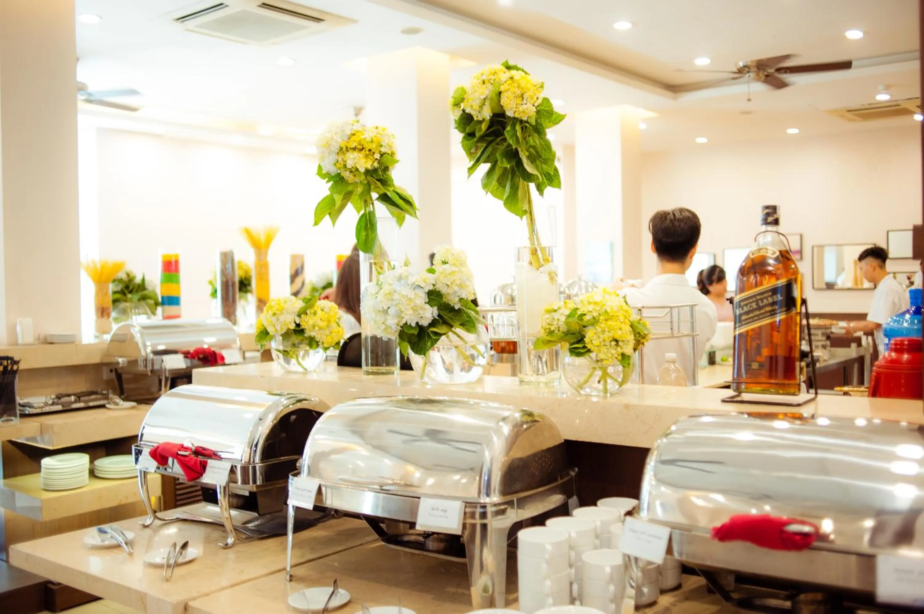 Restaurant/places to eat in Hong Ha Hotel