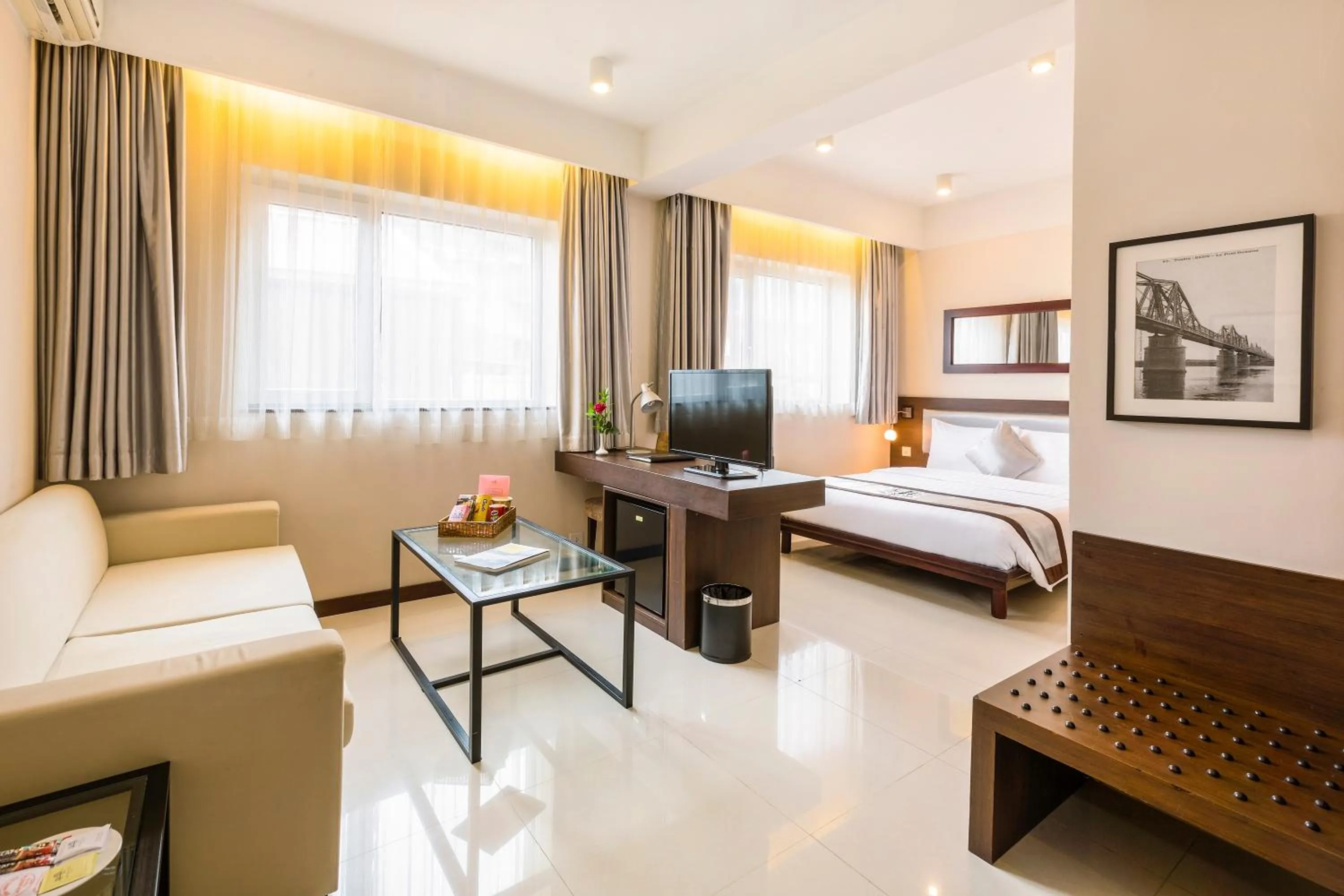 Communal lounge/ TV room in Hong Ha Hotel