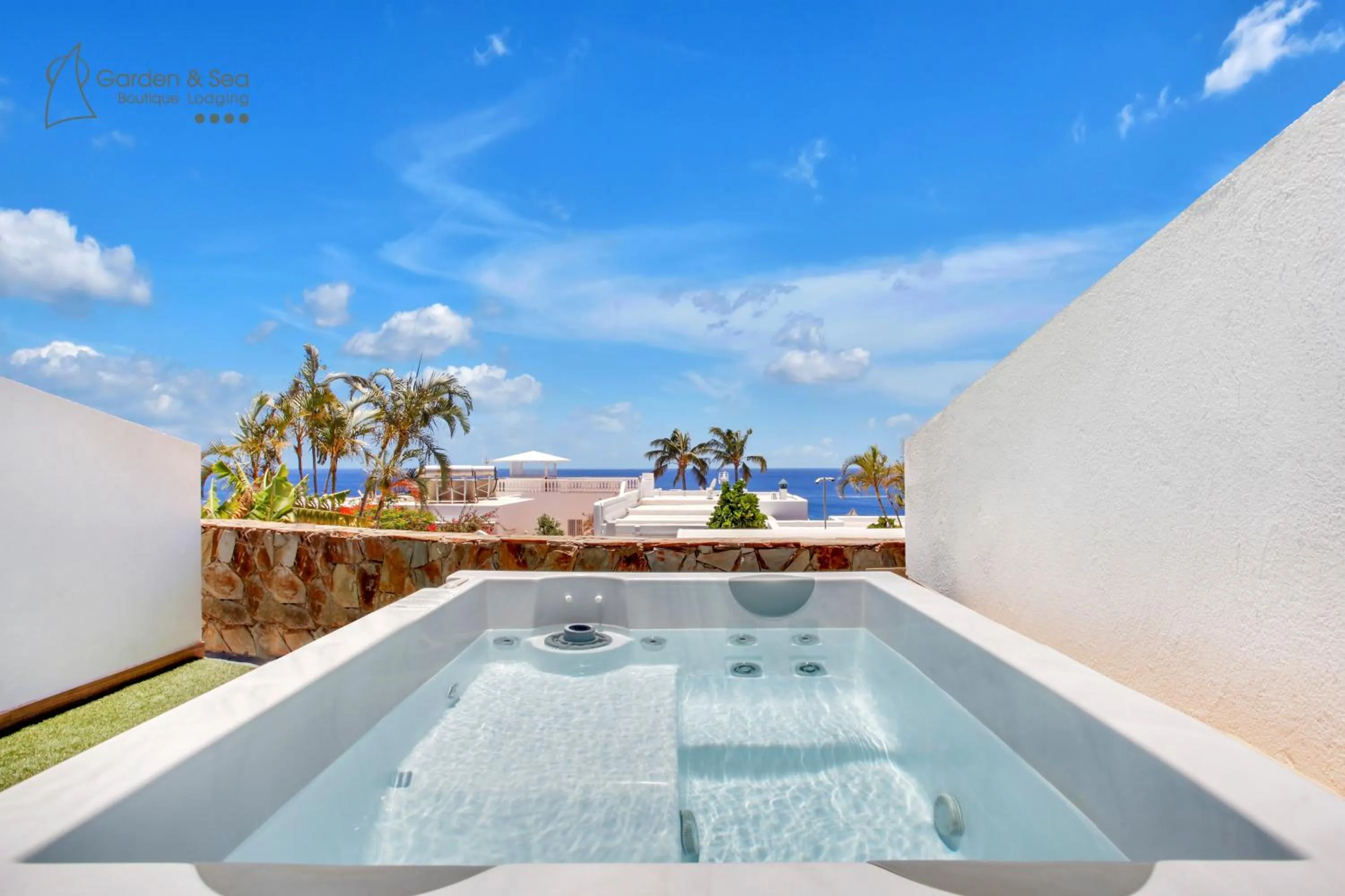 Hot Tub in Apartamentos Garden & Sea Boutique Lodging by LIVVO