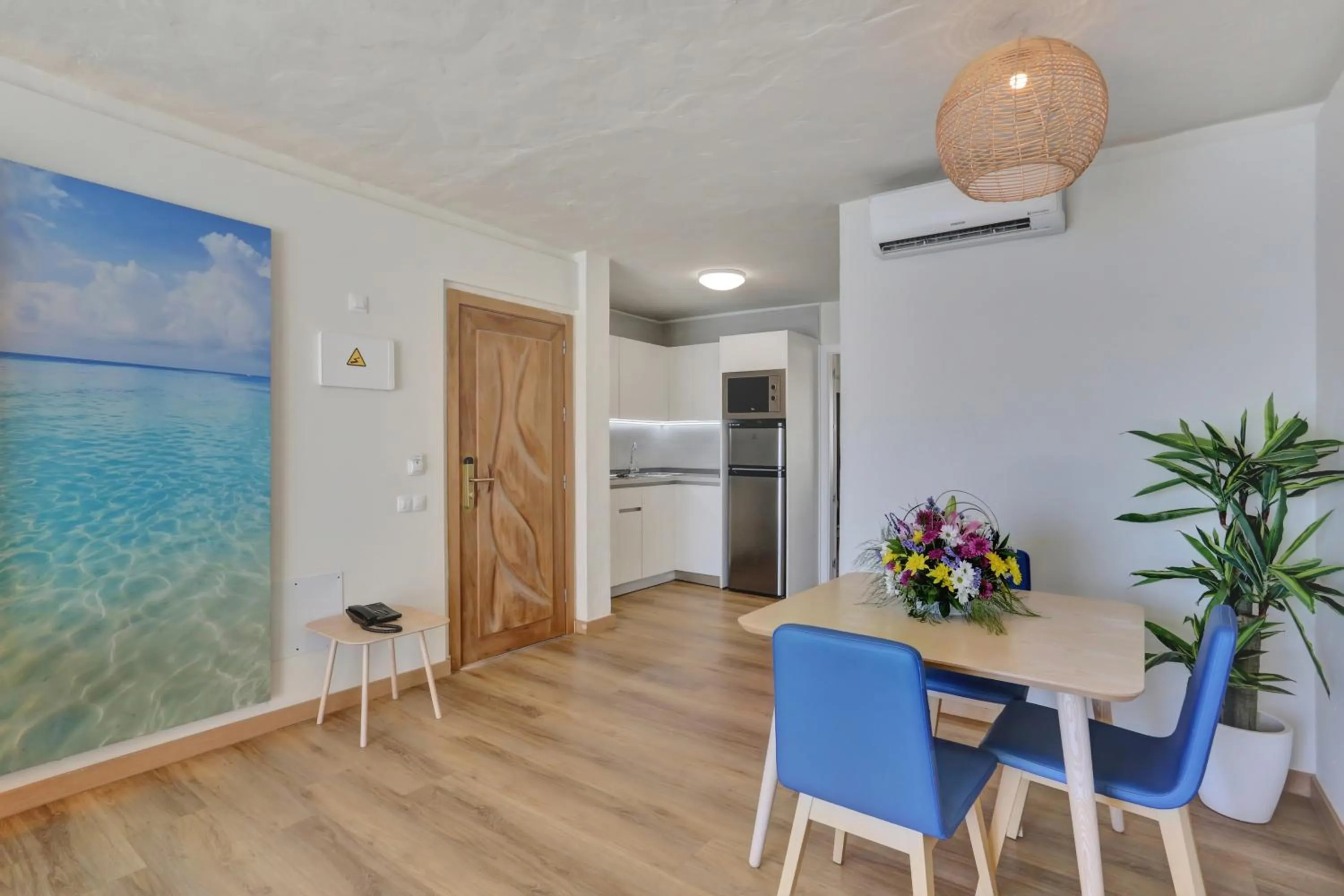 Kitchen or kitchenette in Apartamentos Garden & Sea Boutique Lodging by LIVVO