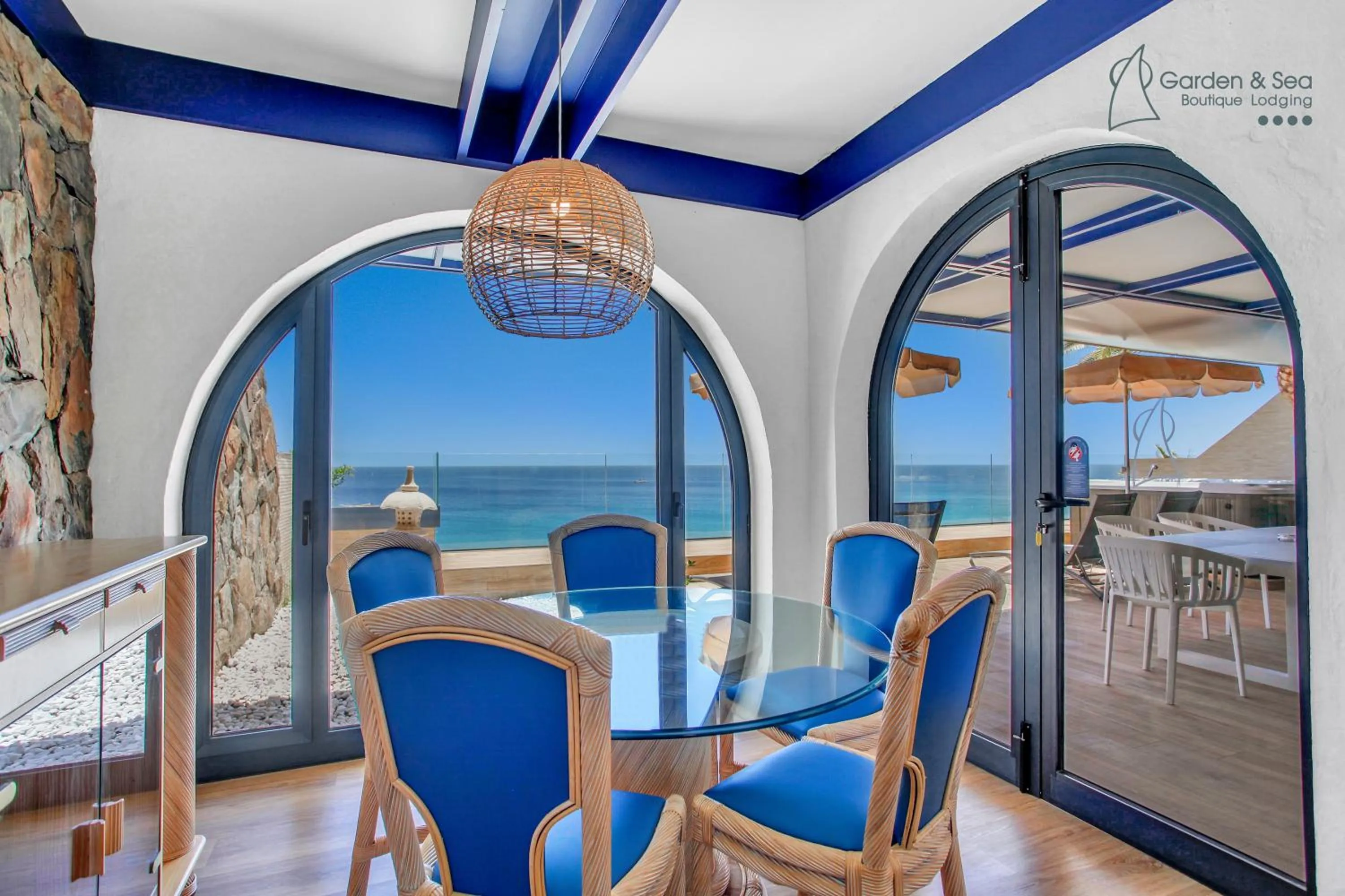 Dining area in Apartamentos Garden & Sea Boutique Lodging by LIVVO