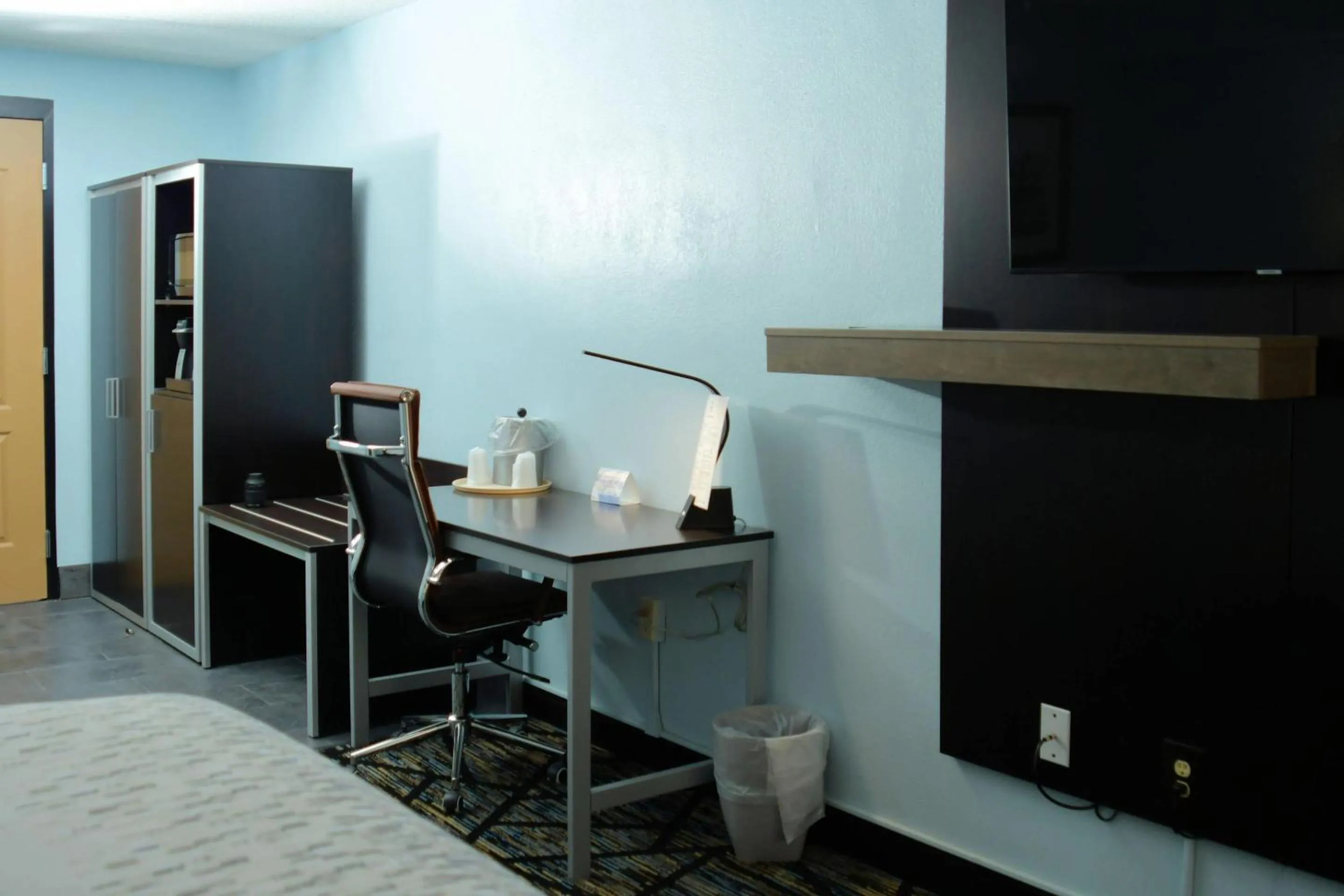 Bedroom, Bed in Clarion Pointe Jacksonville near Camp Lejeune