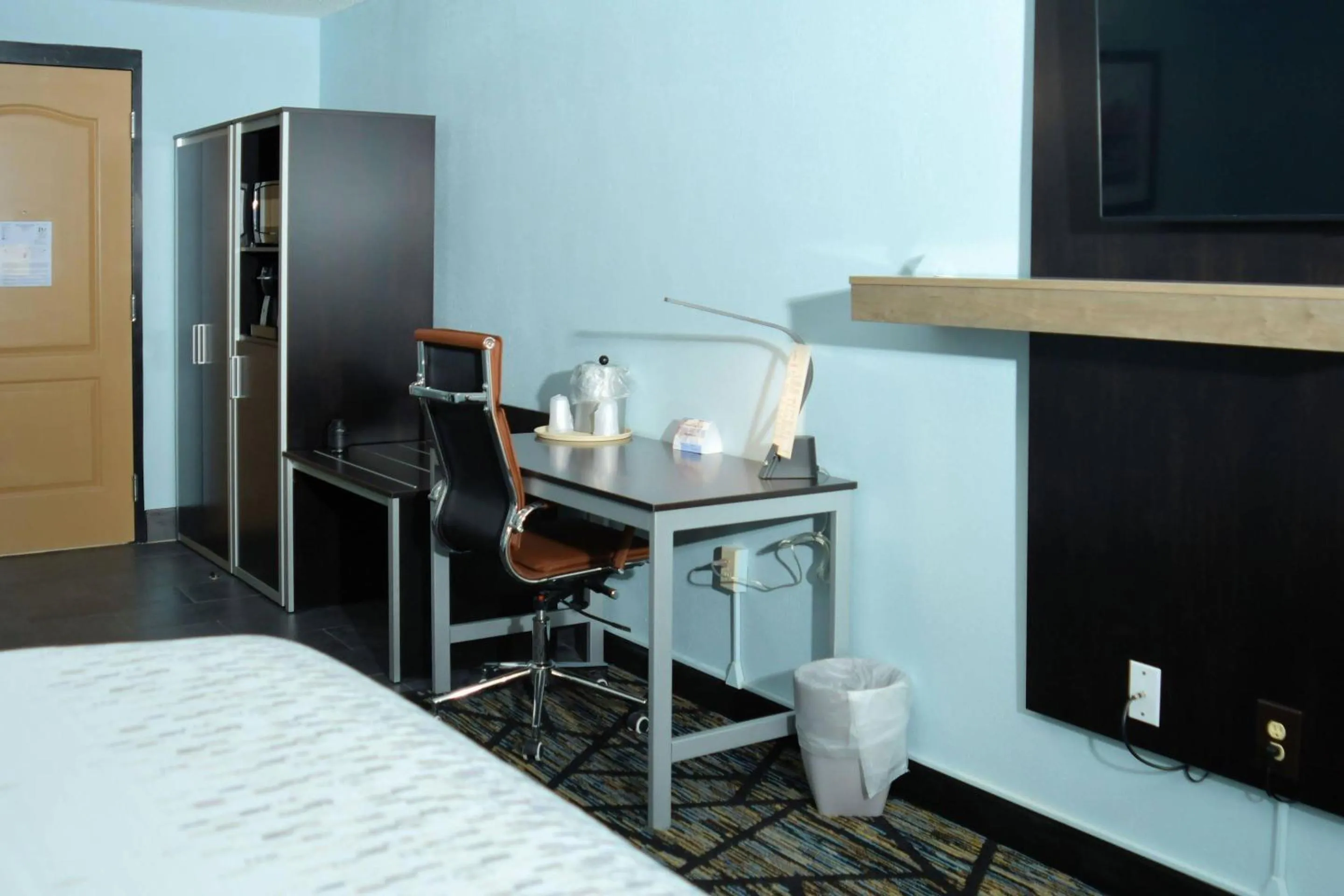 Bedroom, Bed in Clarion Pointe Jacksonville near Camp Lejeune